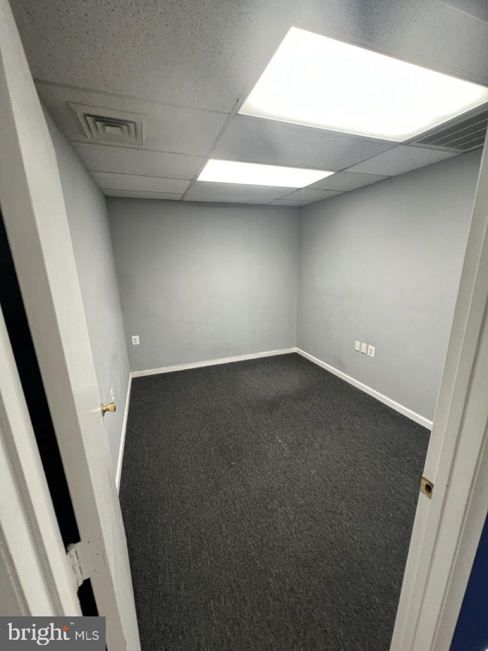 VILLAGE OF OAKLAND MILLS - Commercial Lease