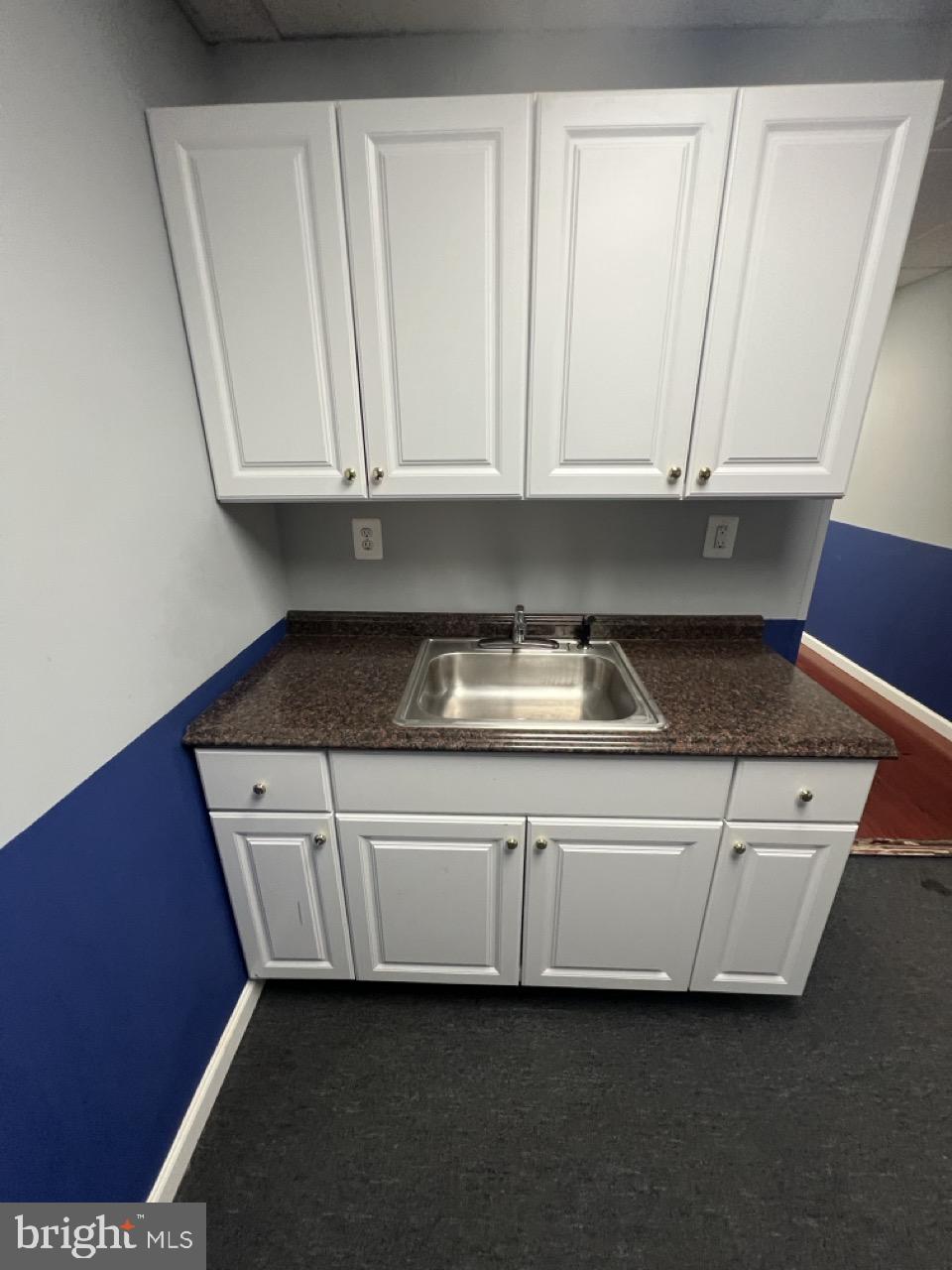 VILLAGE OF OAKLAND MILLS - Commercial Lease