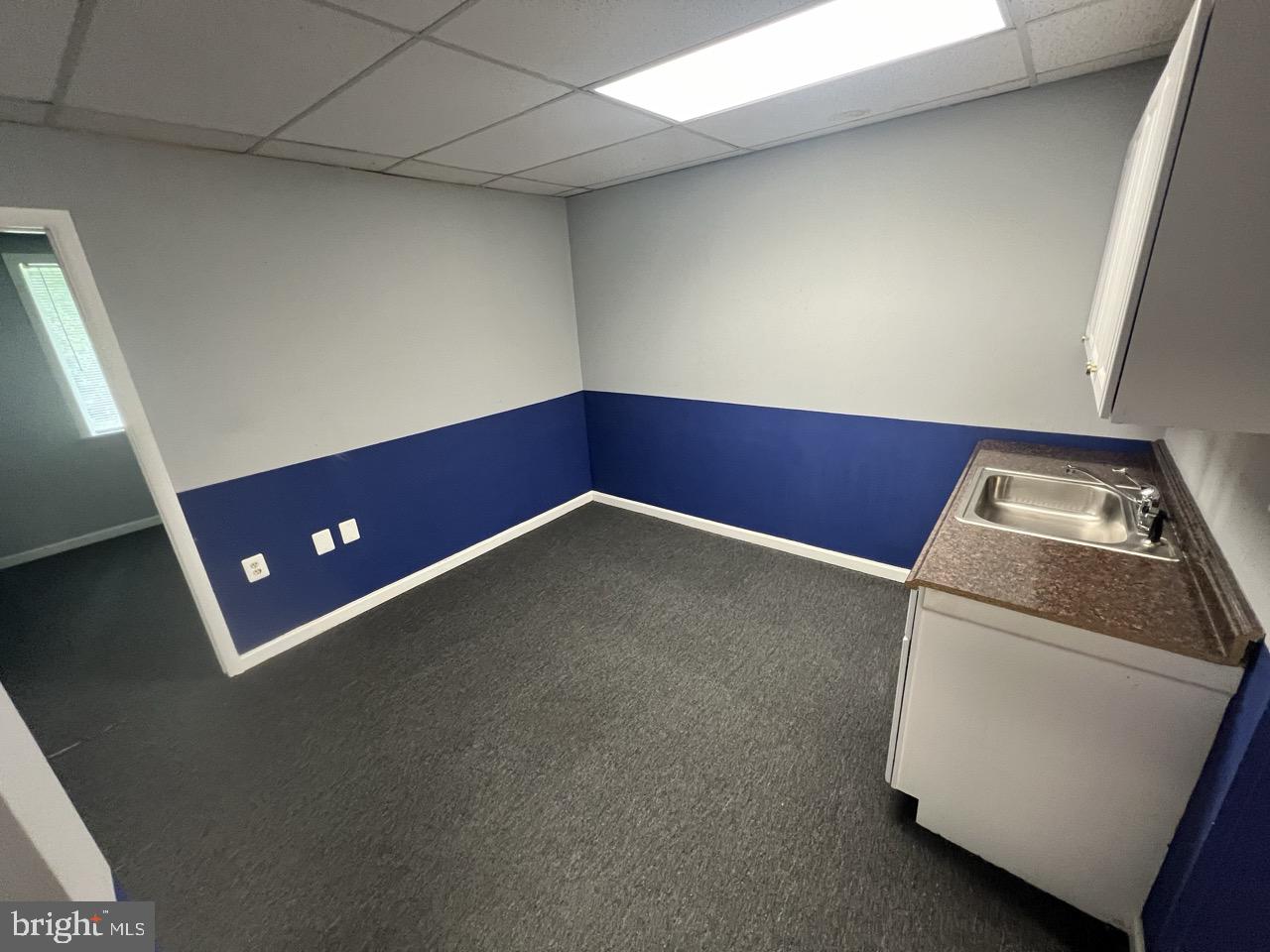 VILLAGE OF OAKLAND MILLS - Commercial Lease