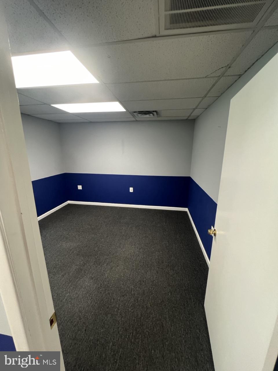 VILLAGE OF OAKLAND MILLS - Commercial Lease