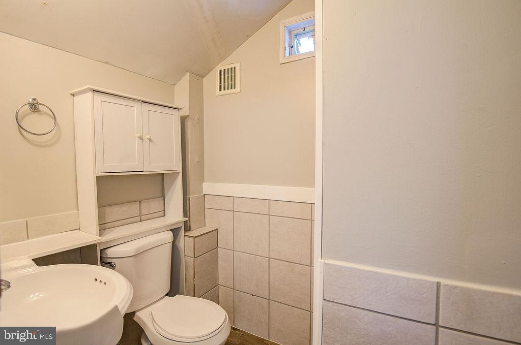 FEASTERVILLE - Residential Lease