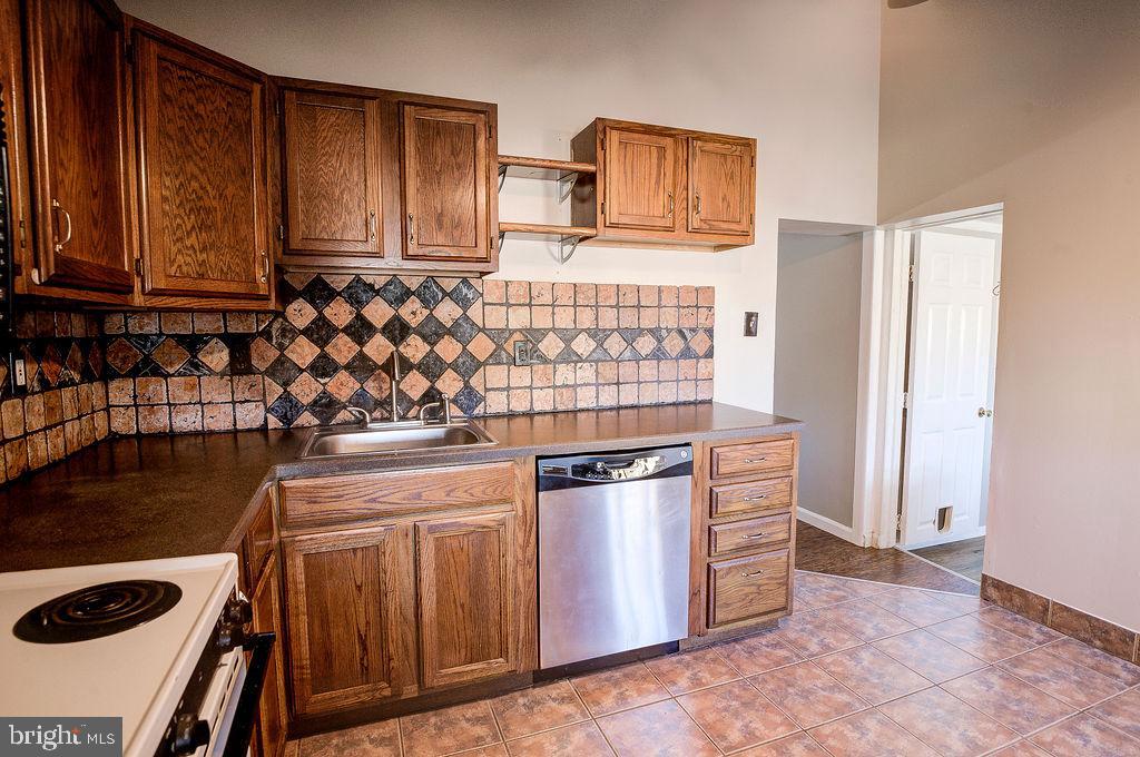 FEASTERVILLE - Residential Lease