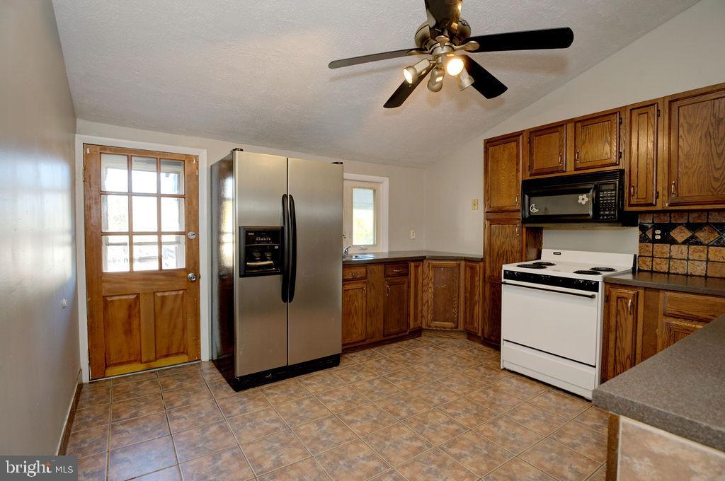 FEASTERVILLE - Residential Lease