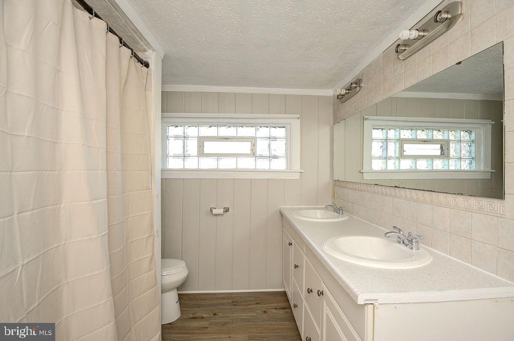 FEASTERVILLE - Residential Lease