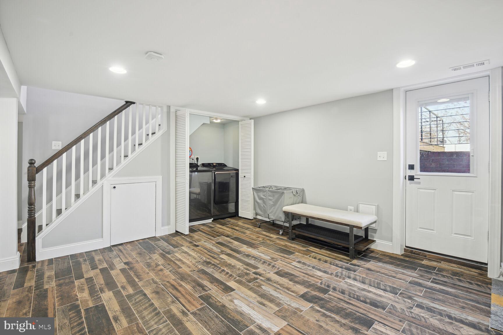 CONNECTICUT GARDENS - Residential