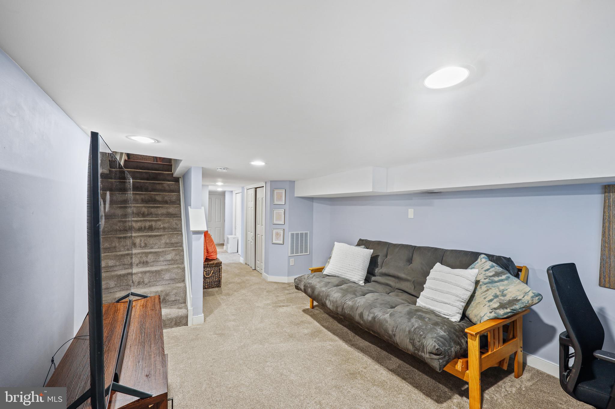 LOCUST POINT - Residential