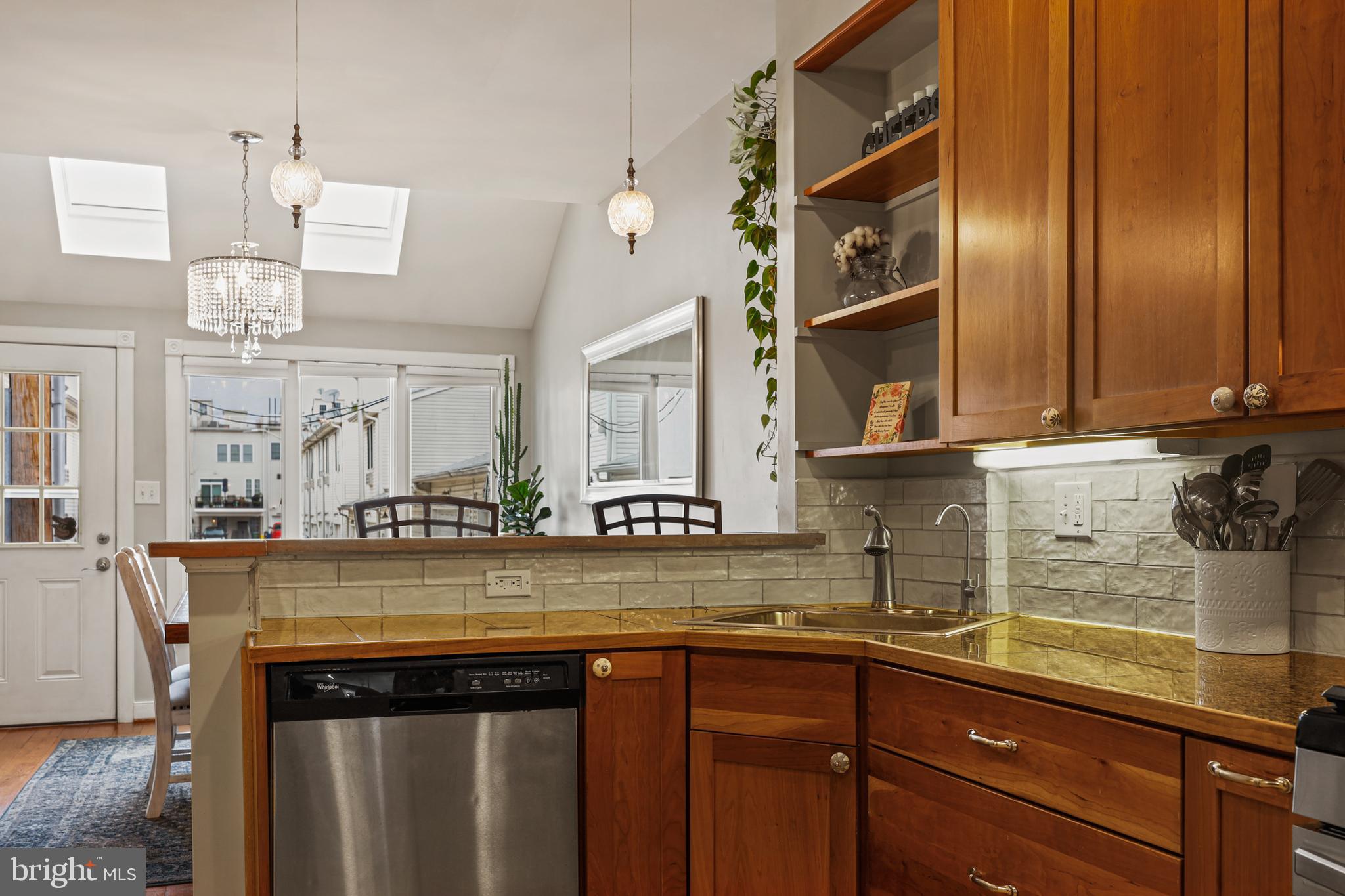 LOCUST POINT - Residential