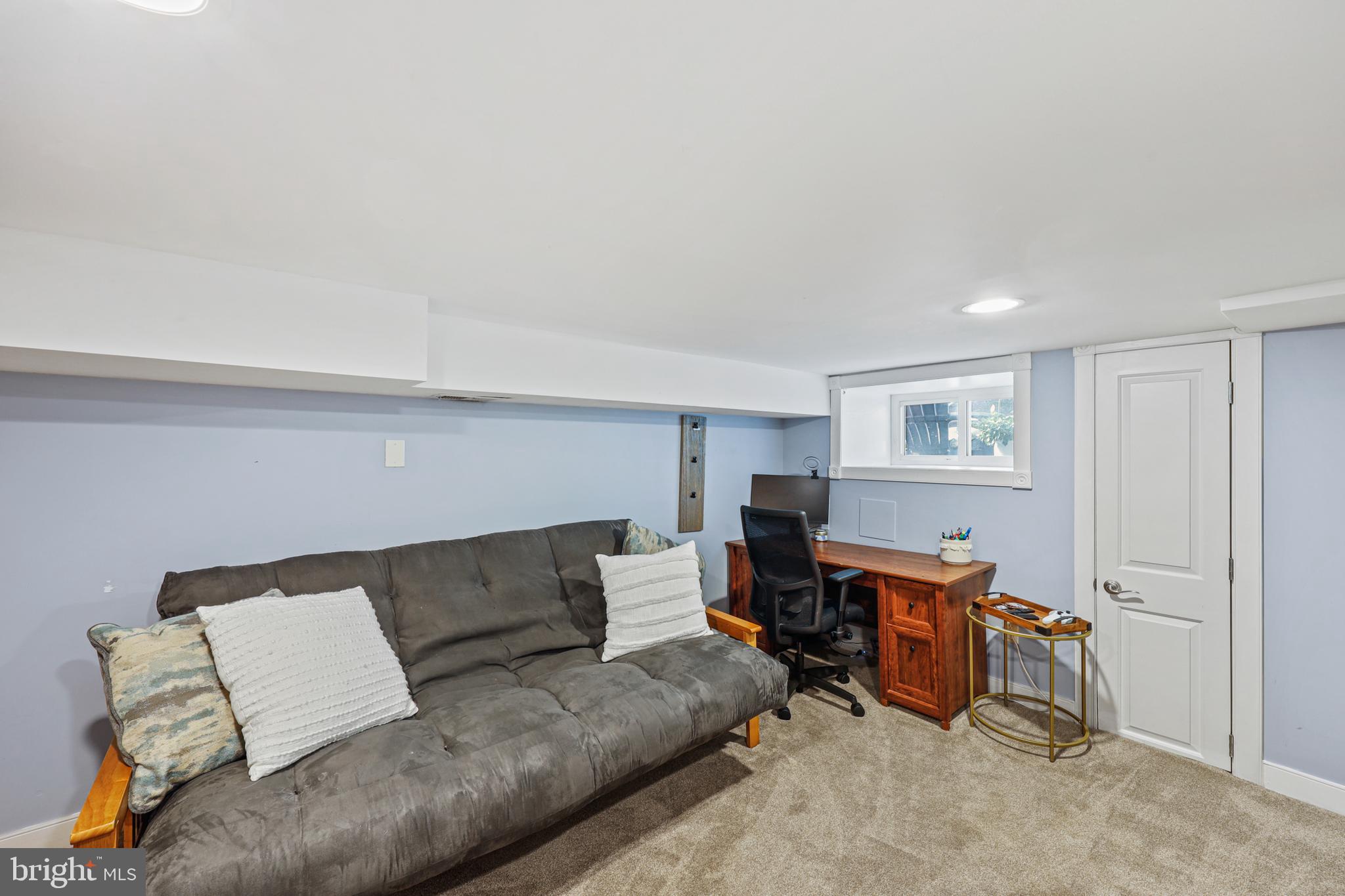 LOCUST POINT - Residential