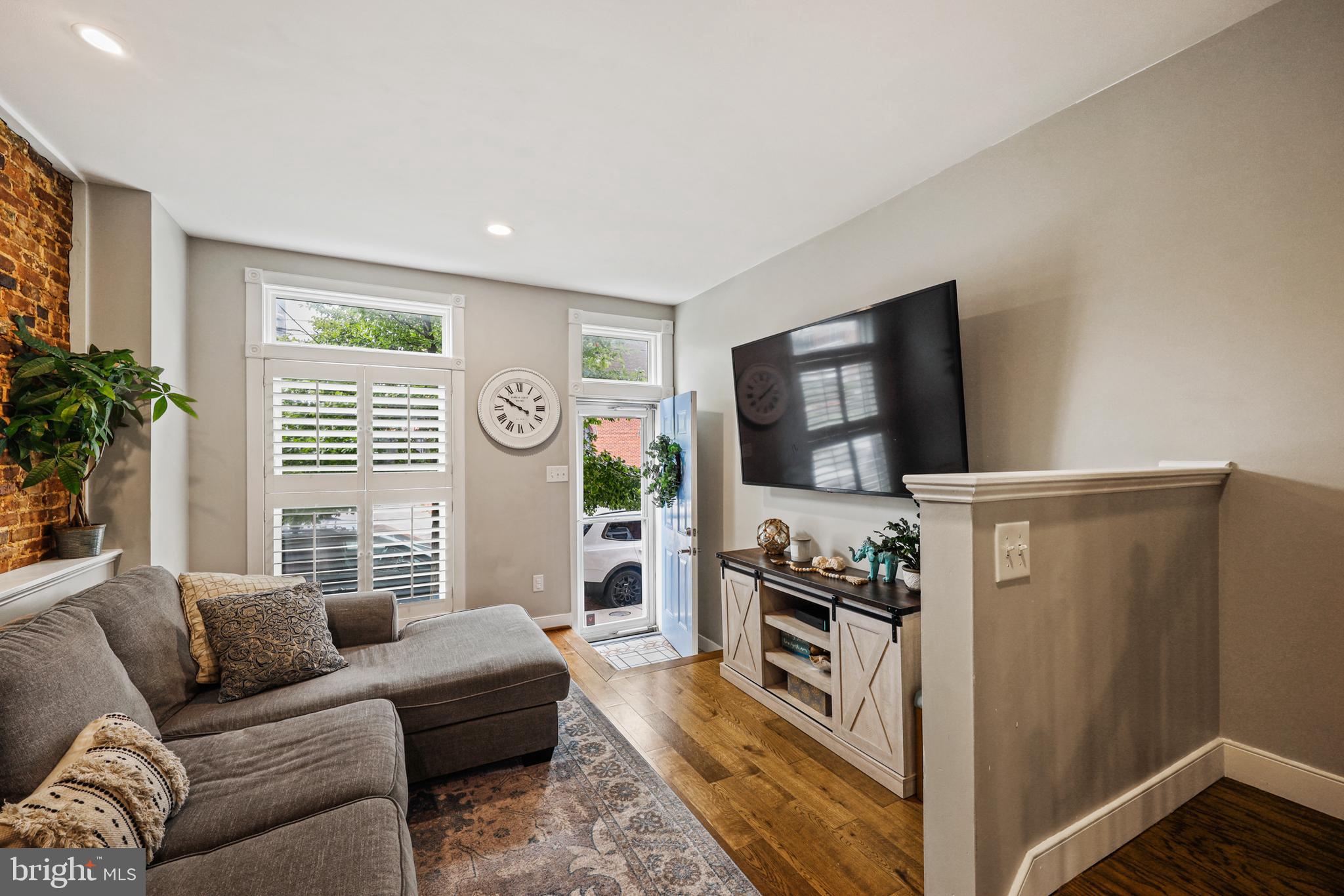 LOCUST POINT - Residential