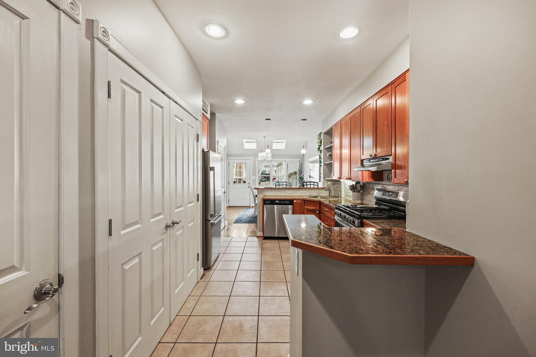 LOCUST POINT - Residential