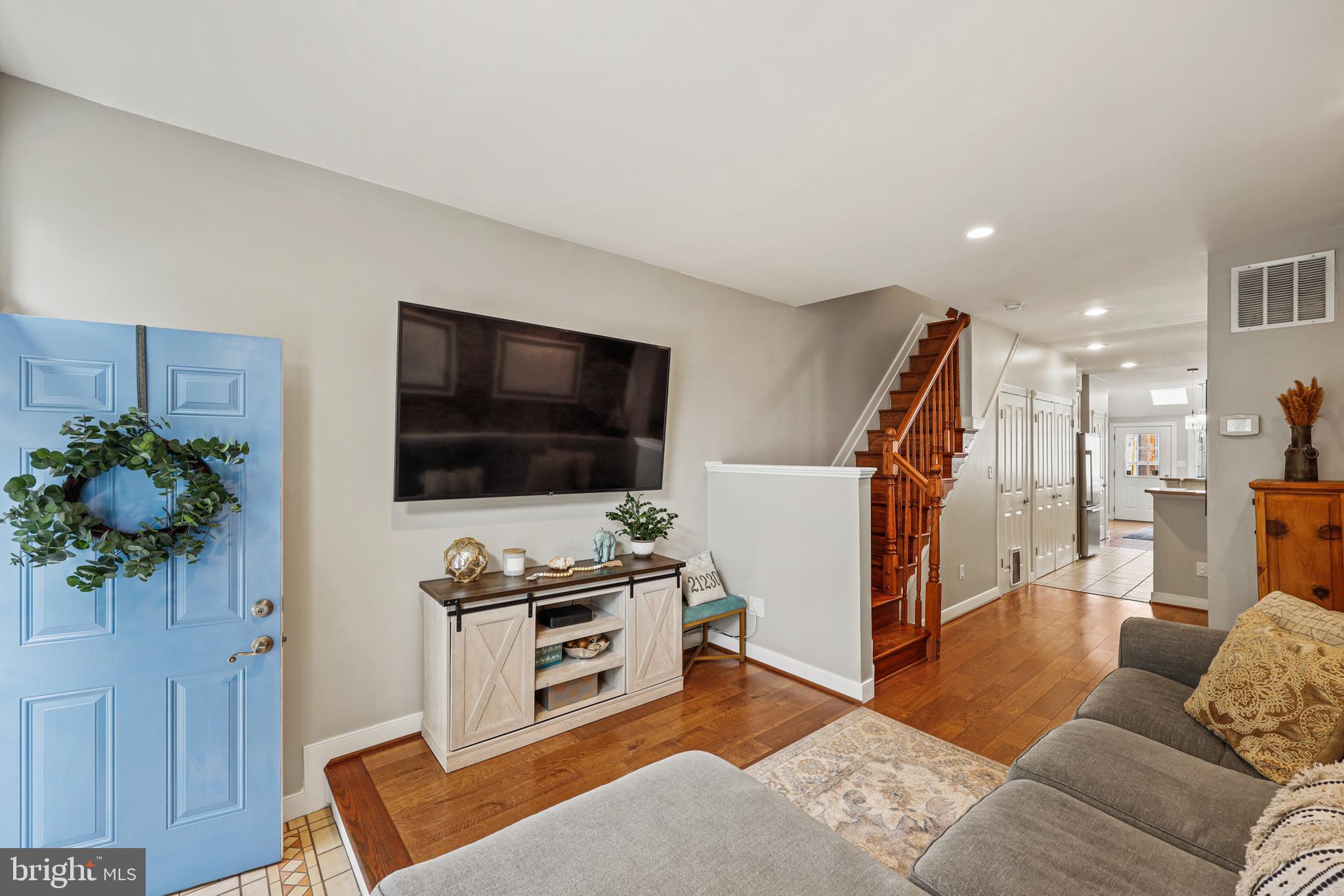 LOCUST POINT - Residential