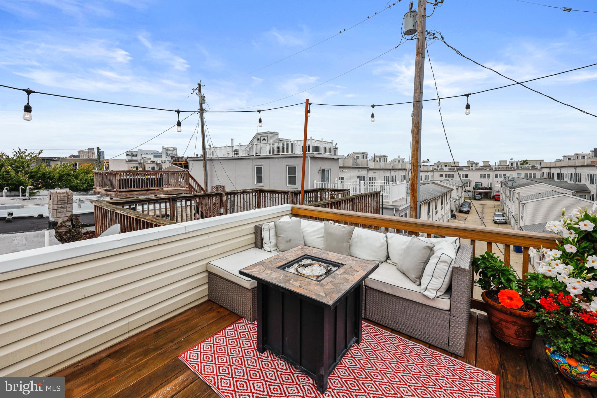 LOCUST POINT - Residential