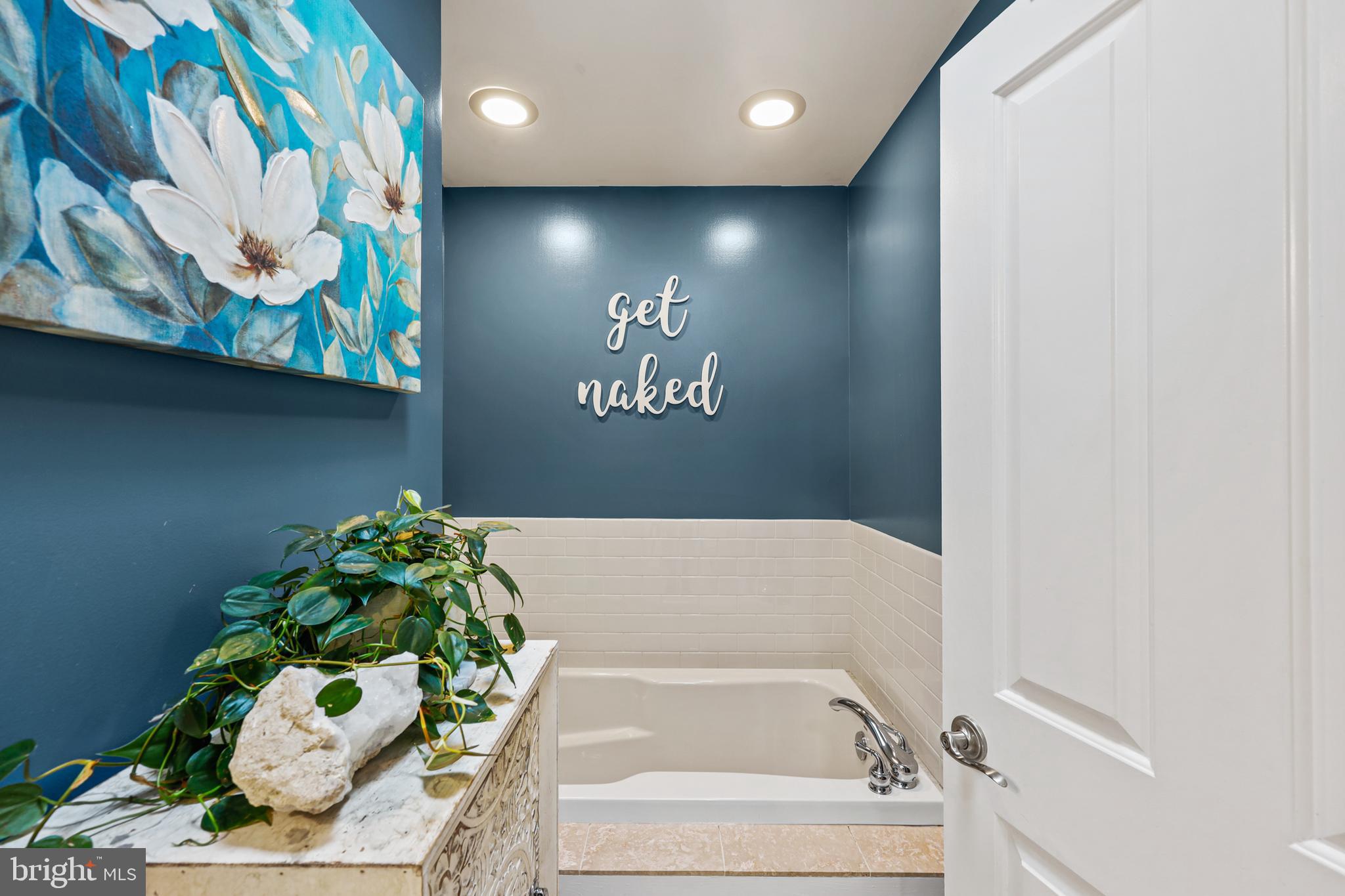 LOCUST POINT - Residential