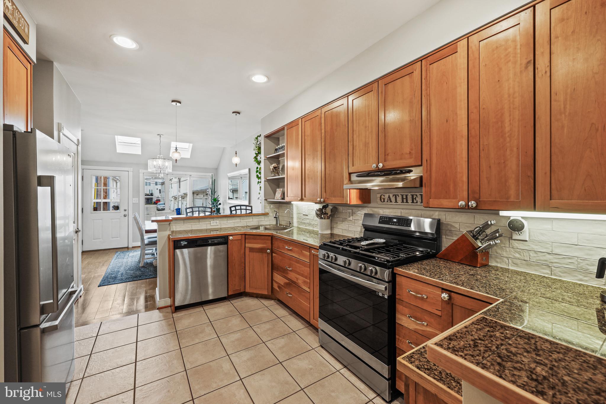 LOCUST POINT - Residential