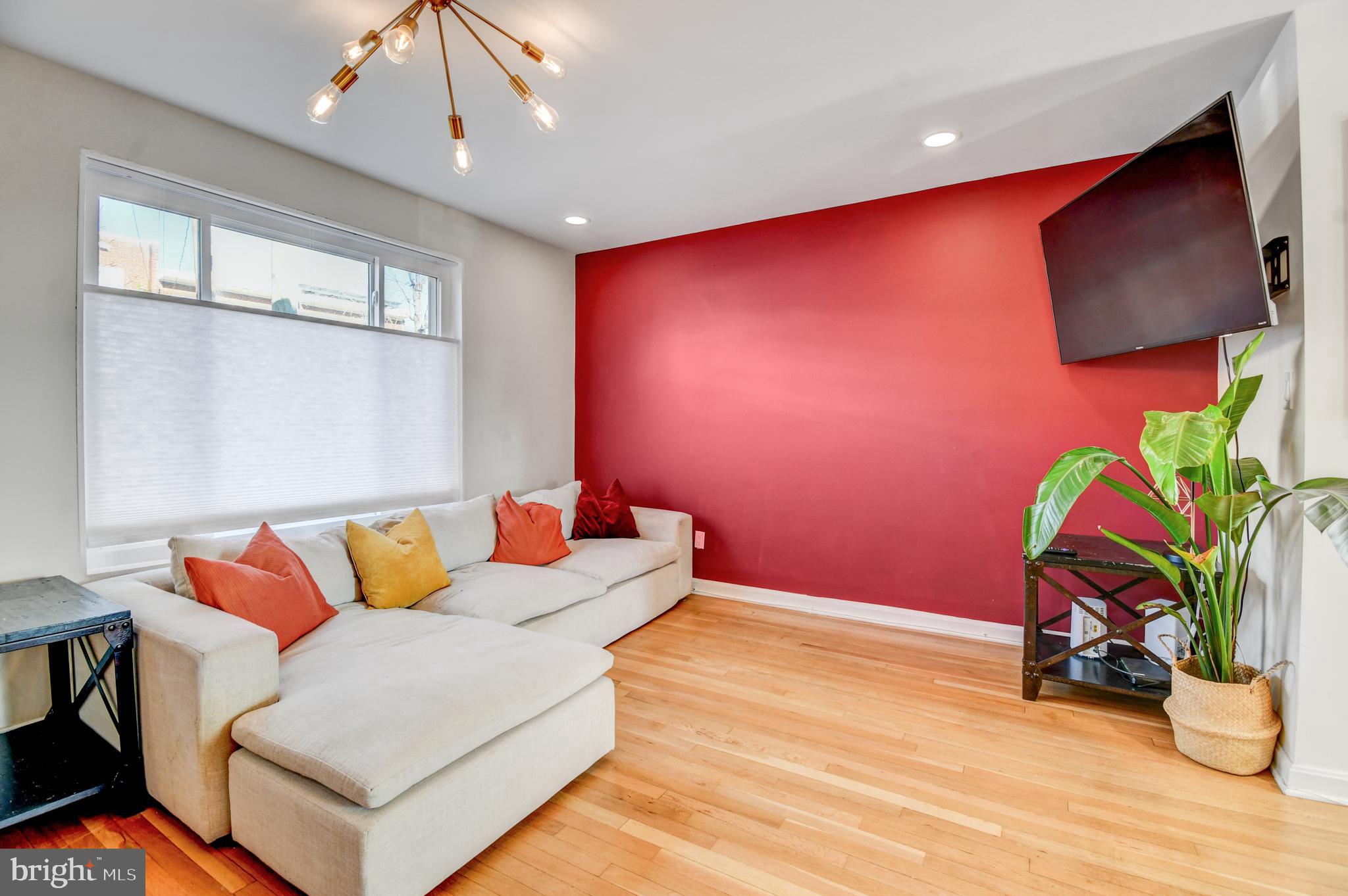 1371 ADAMS STREET NE