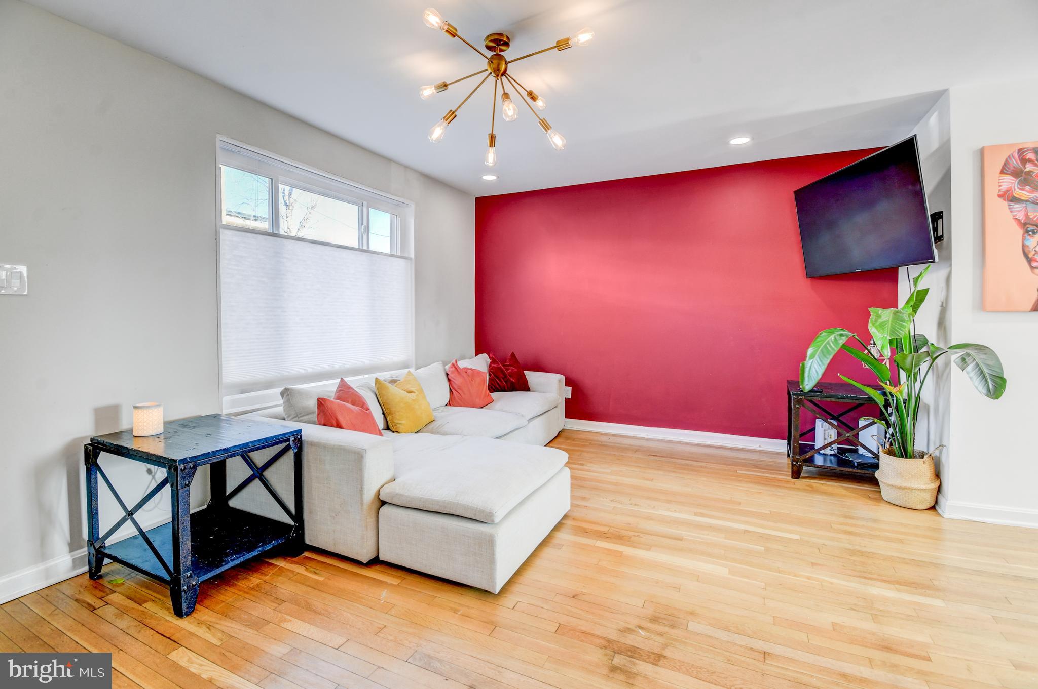 1371 ADAMS STREET NE