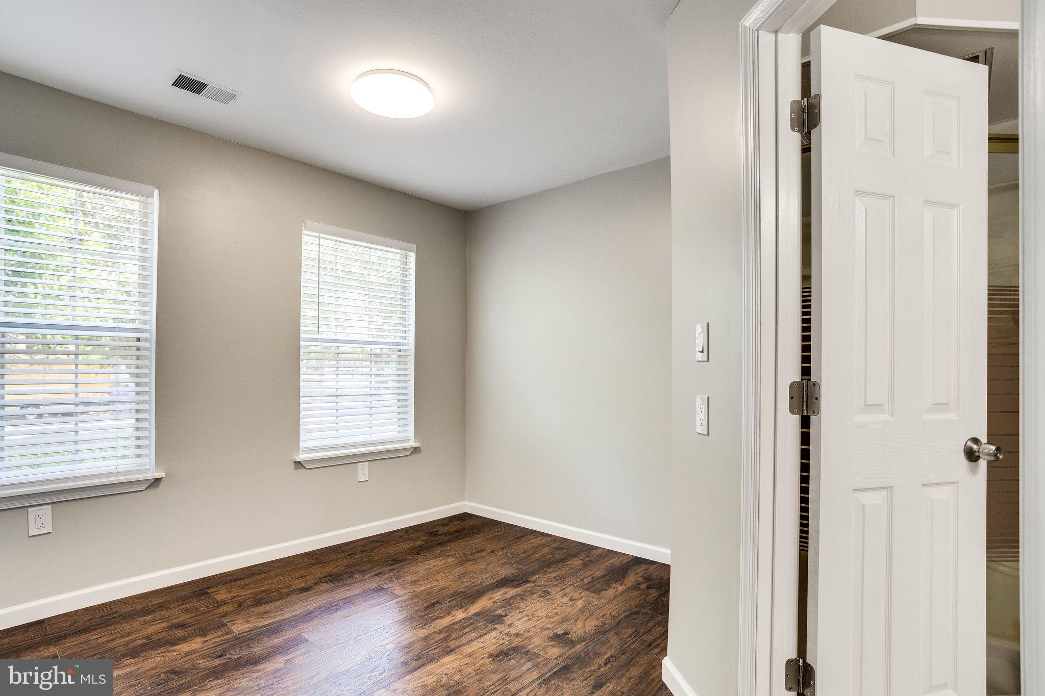 ST CHARLES HAMPSHIRE - Residential