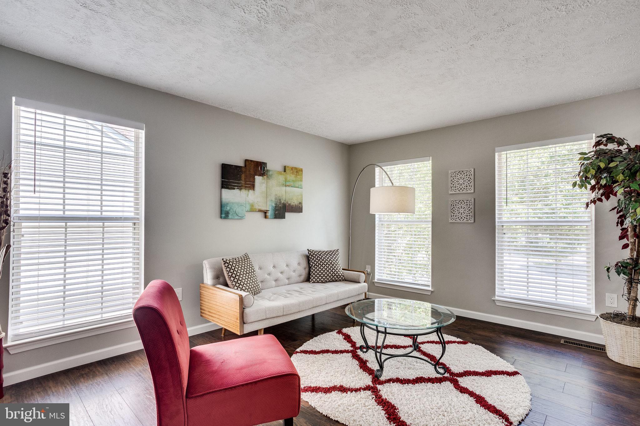 ST CHARLES HAMPSHIRE - Residential