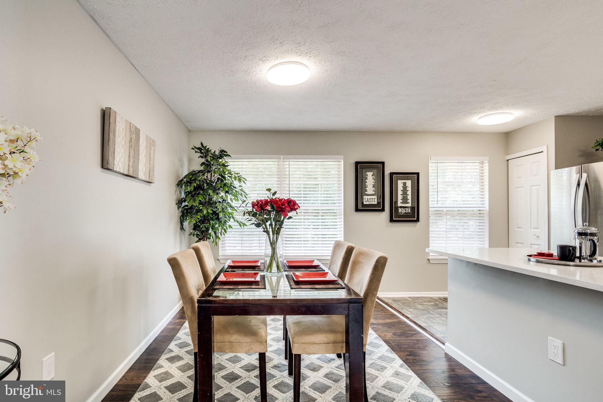 ST CHARLES HAMPSHIRE - Residential