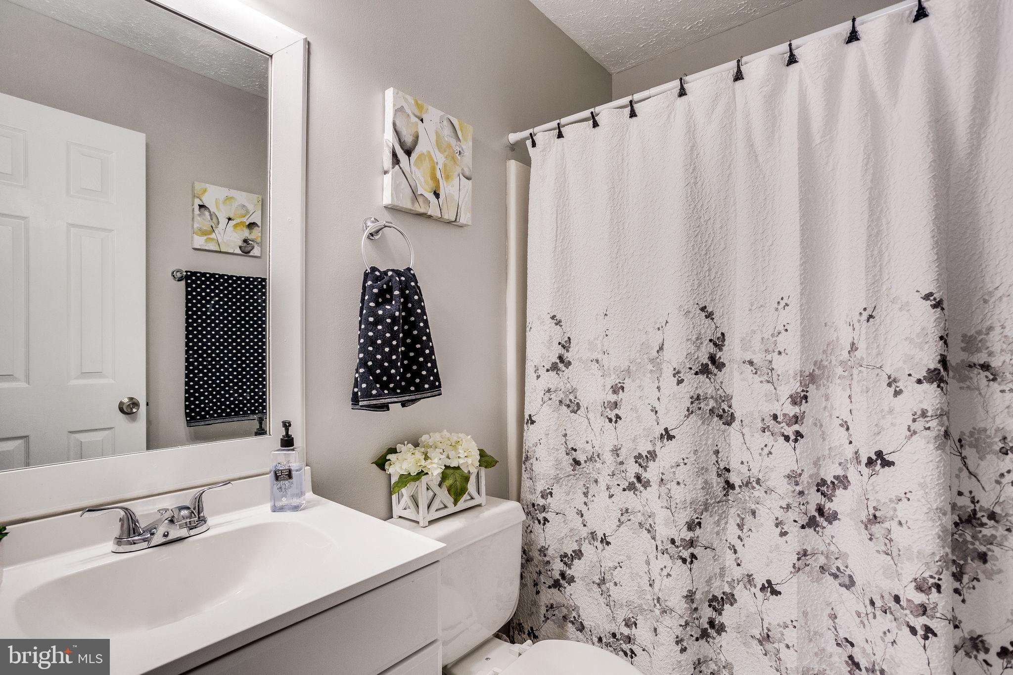 ST CHARLES HAMPSHIRE - Residential