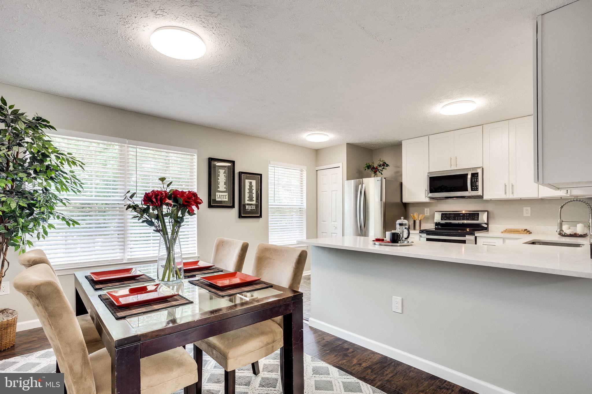 ST CHARLES HAMPSHIRE - Residential