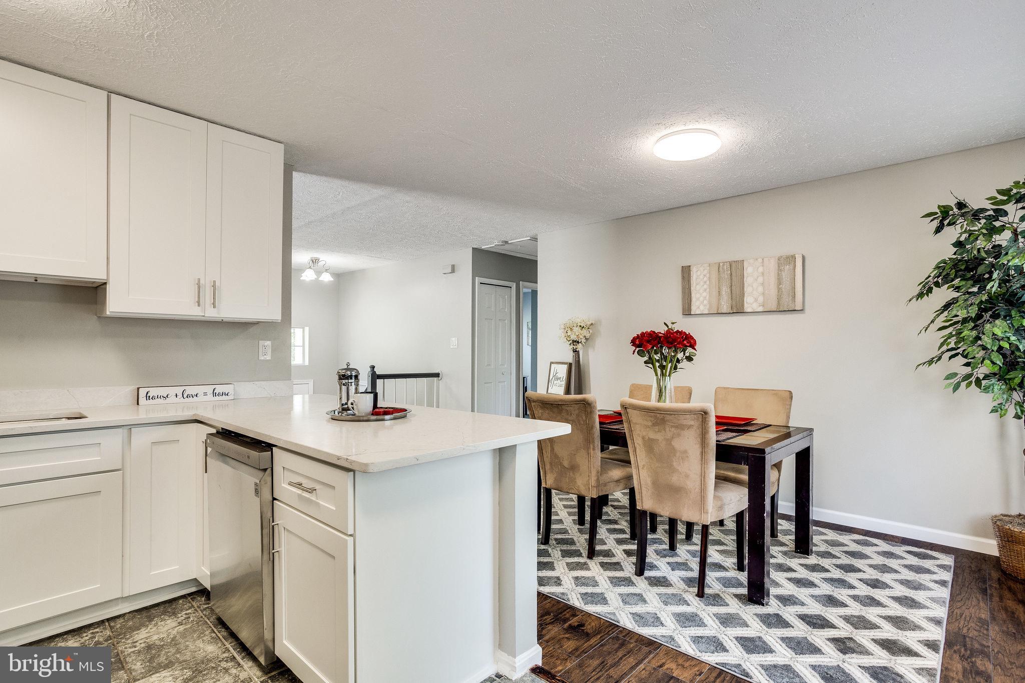 ST CHARLES HAMPSHIRE - Residential