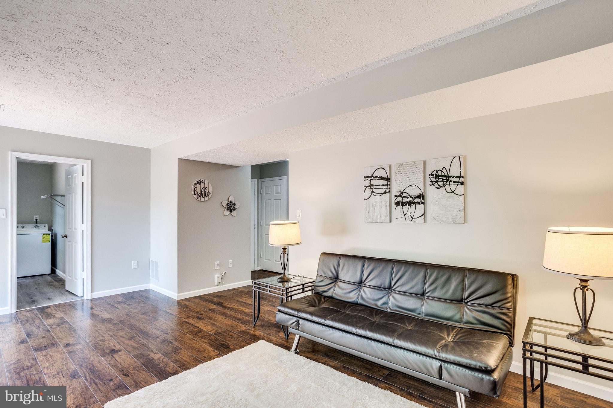 ST CHARLES HAMPSHIRE - Residential