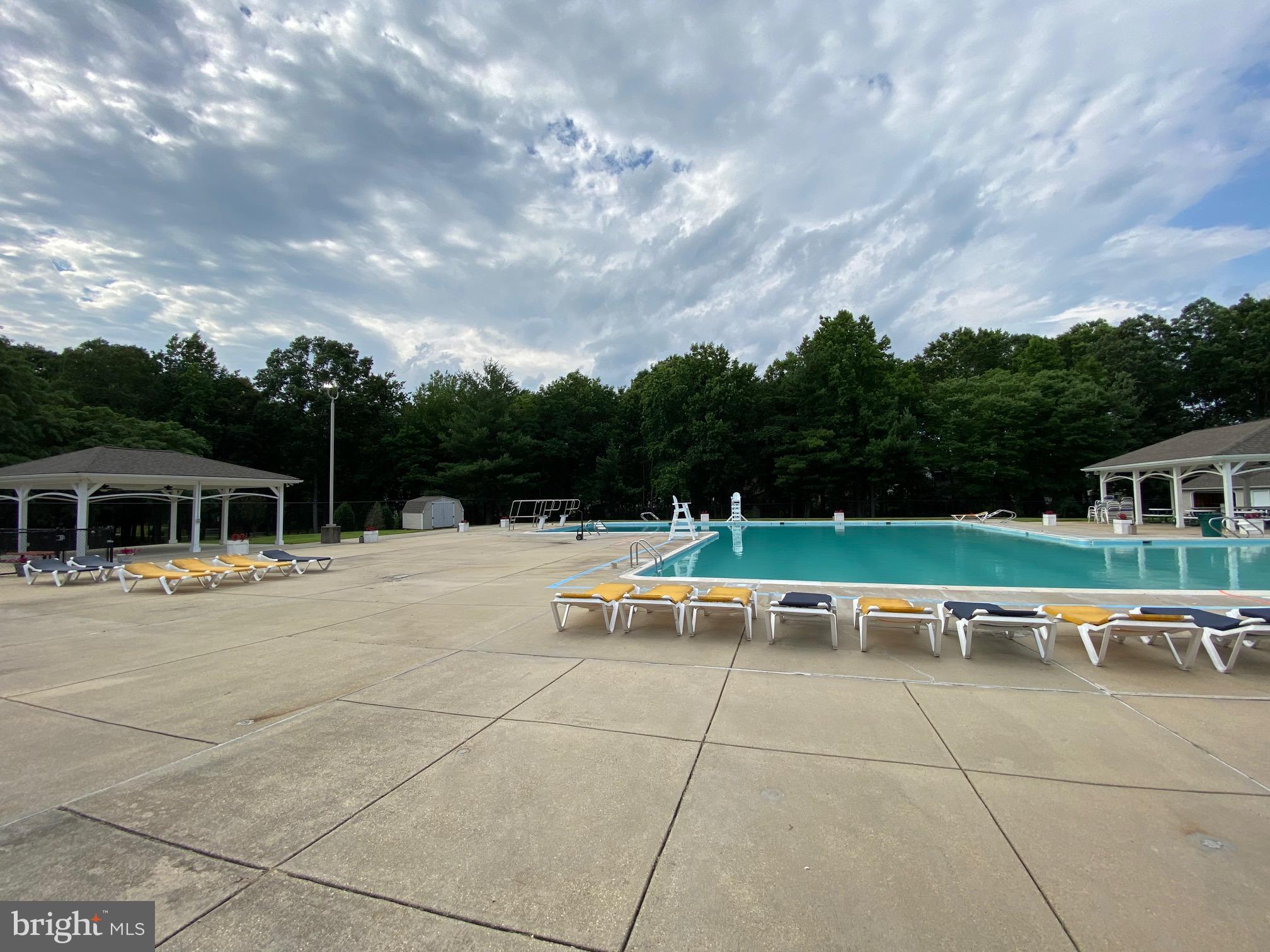 ST CHARLES HAMPSHIRE - Residential