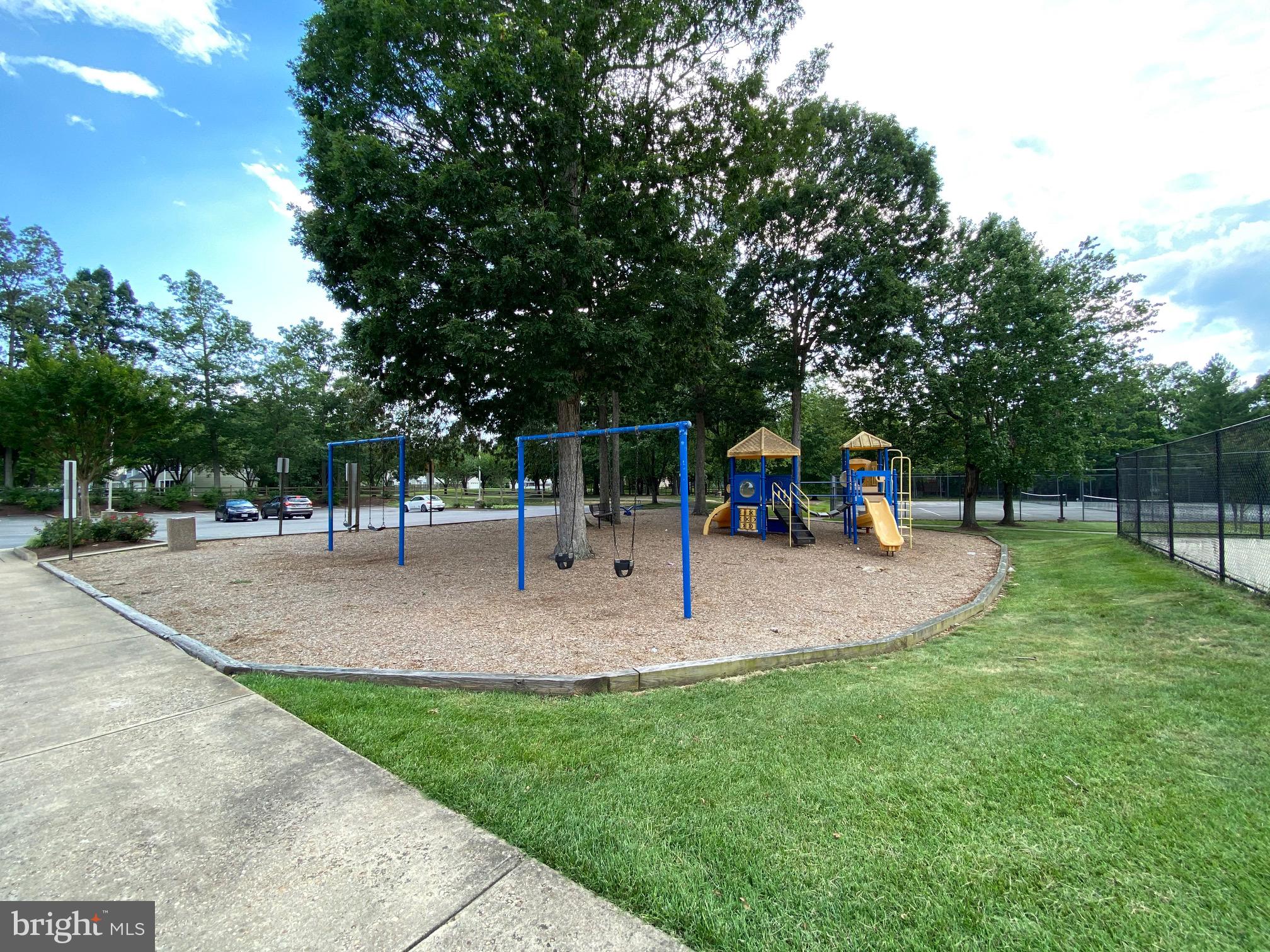 ST CHARLES HAMPSHIRE - Residential