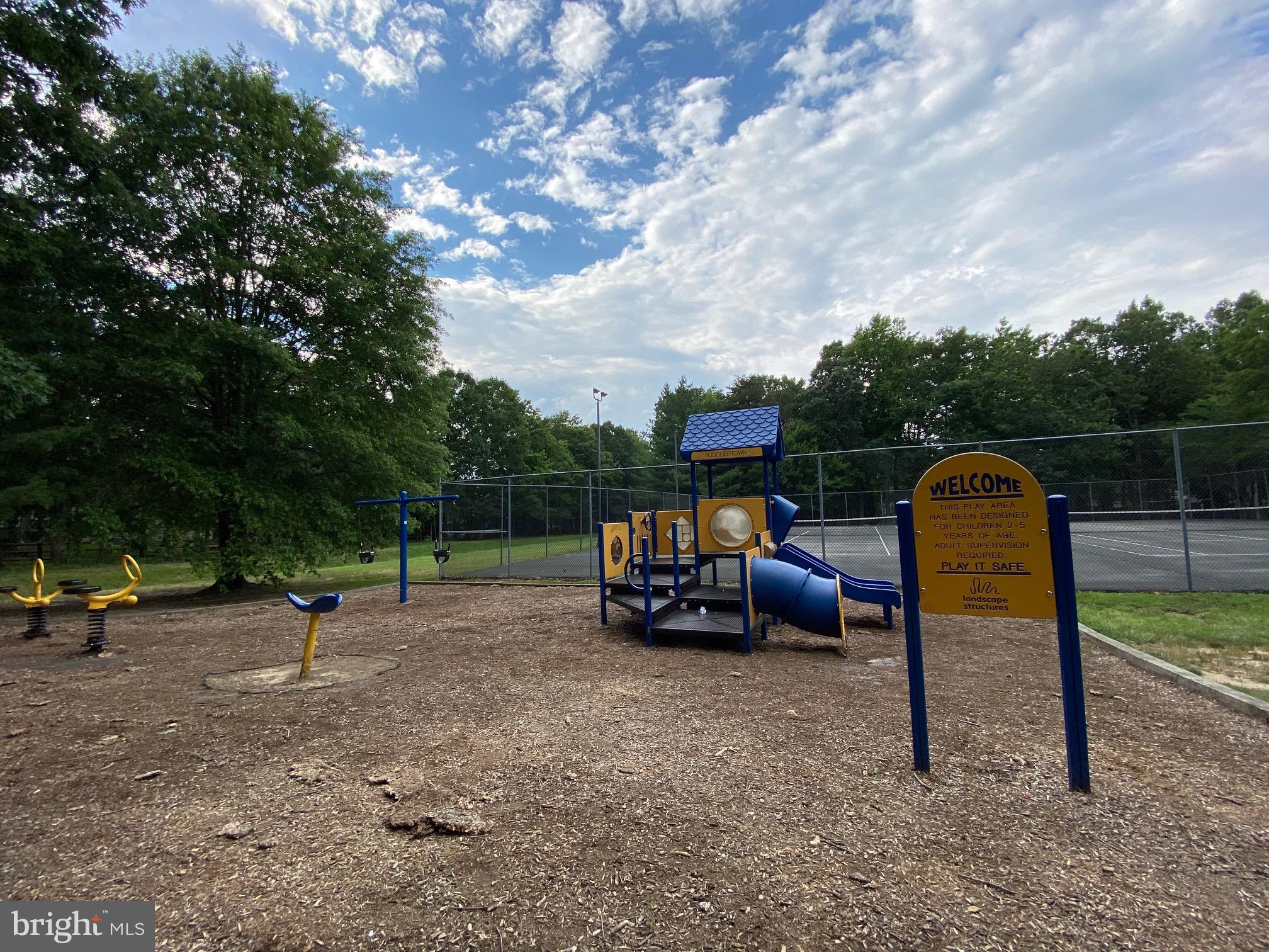 ST CHARLES HAMPSHIRE - Residential