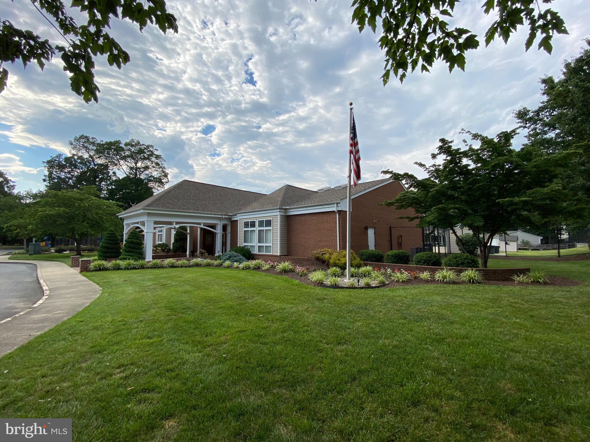 ST CHARLES HAMPSHIRE - Residential