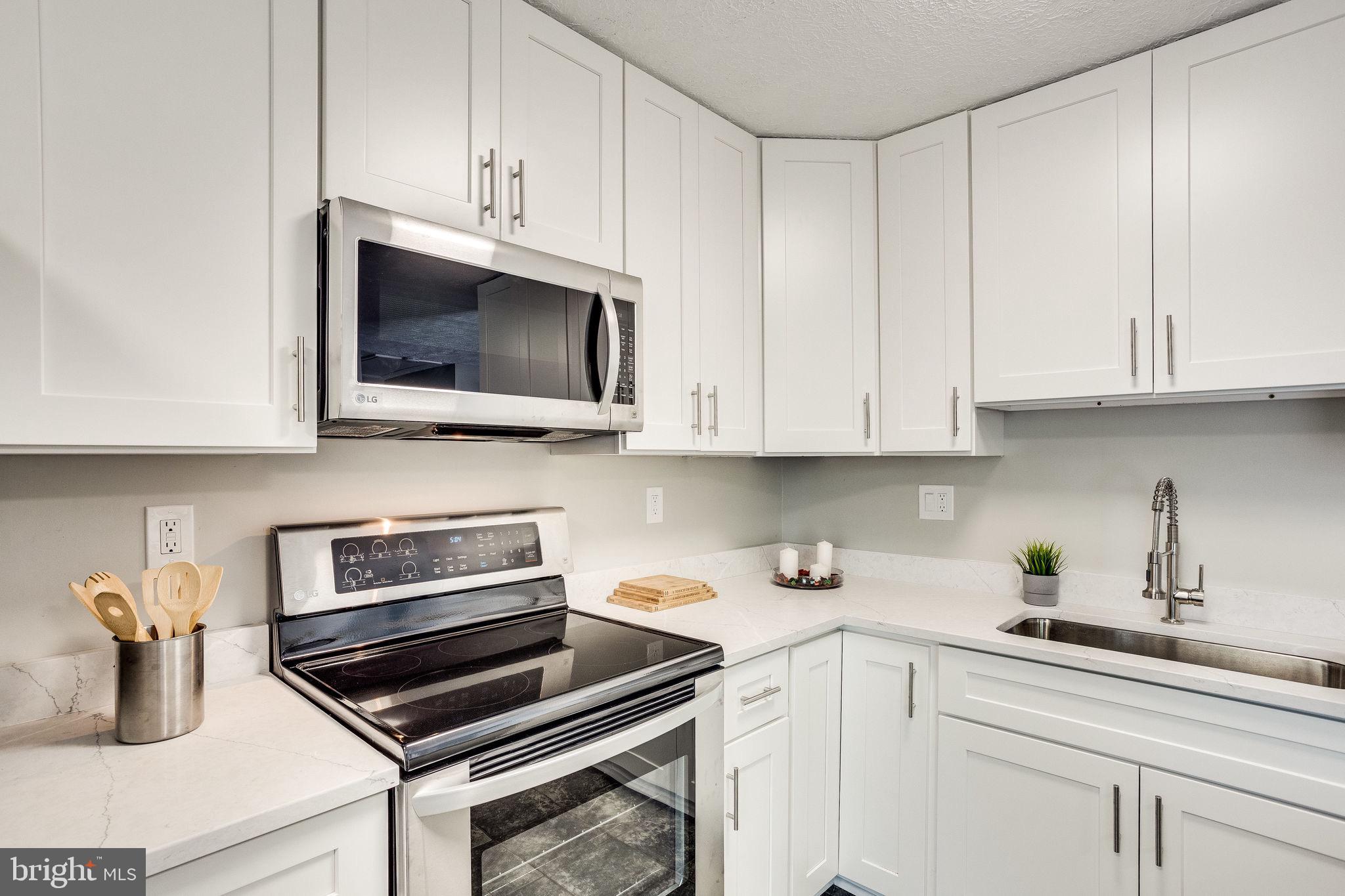 ST CHARLES HAMPSHIRE - Residential