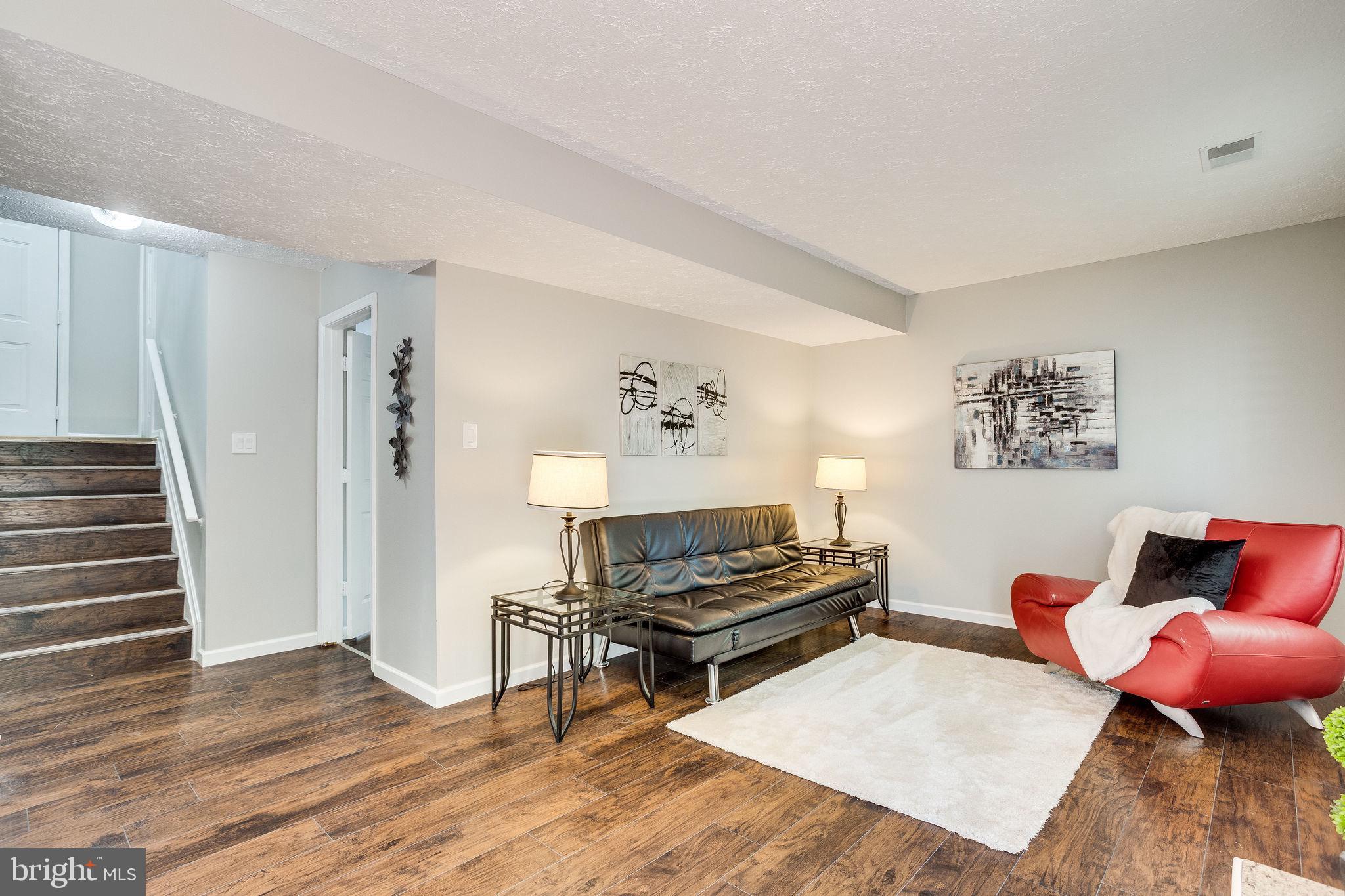 ST CHARLES HAMPSHIRE - Residential