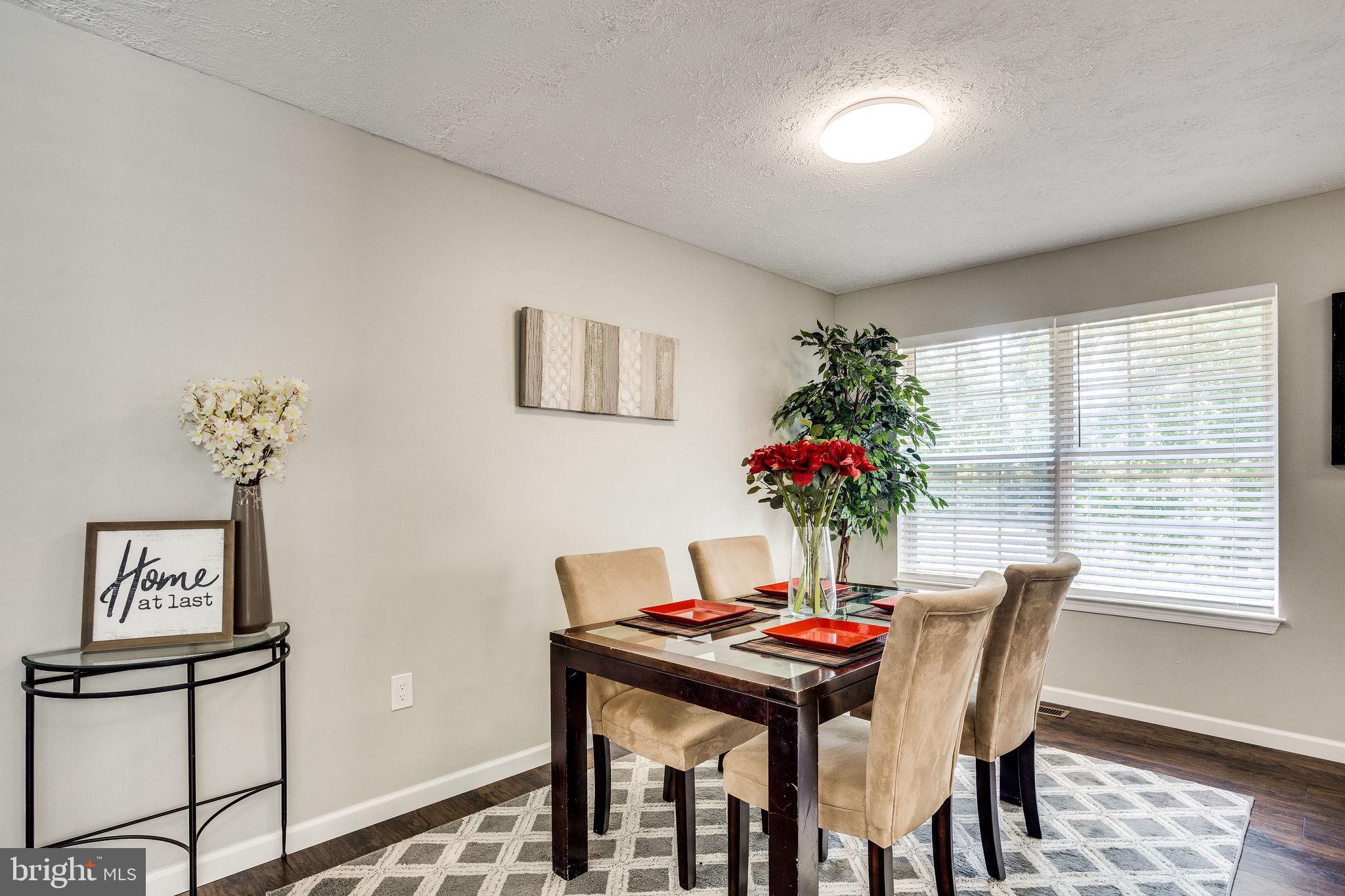 ST CHARLES HAMPSHIRE - Residential