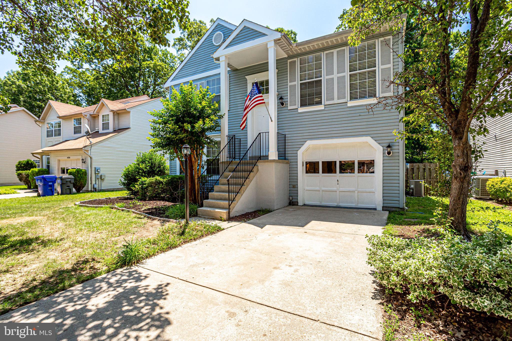 ST CHARLES HAMPSHIRE - Residential