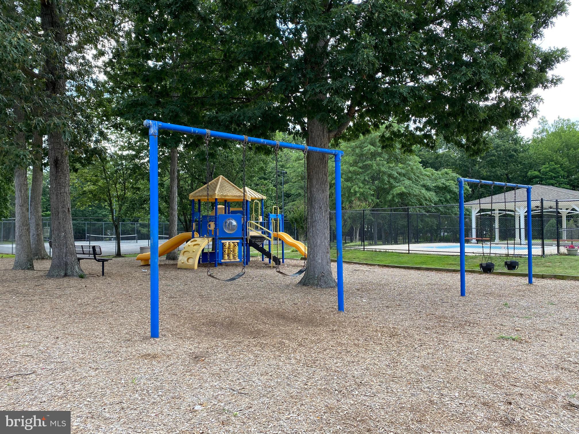 ST CHARLES HAMPSHIRE - Residential