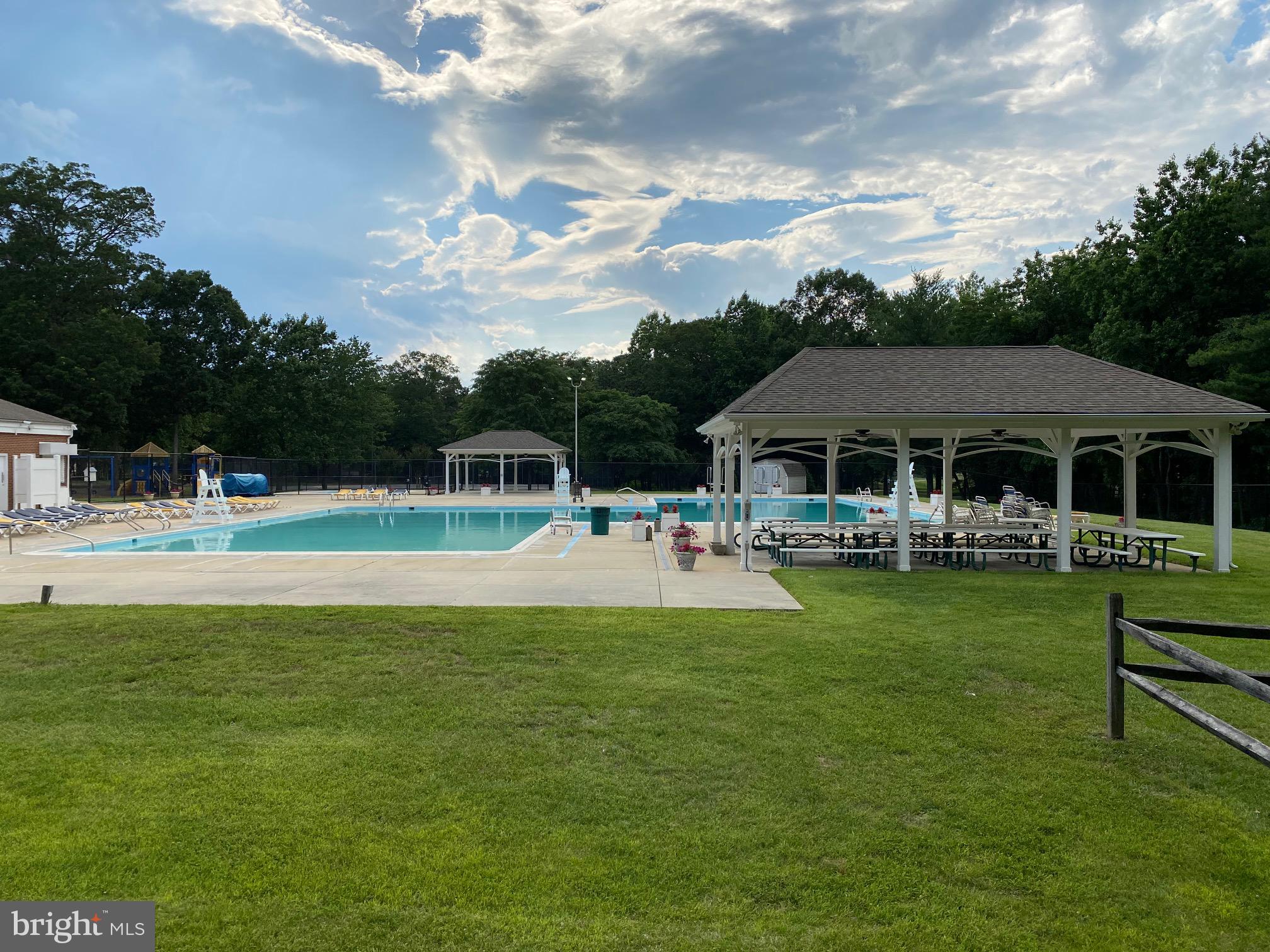 ST CHARLES HAMPSHIRE - Residential