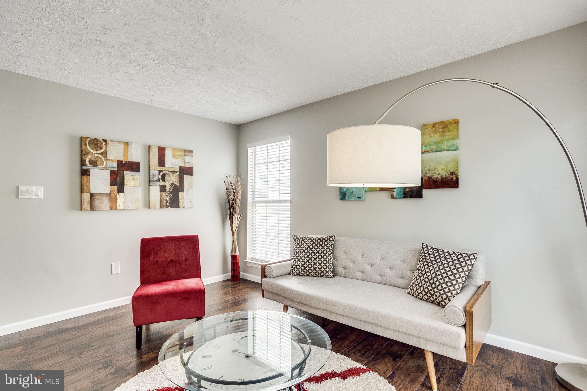 ST CHARLES HAMPSHIRE - Residential