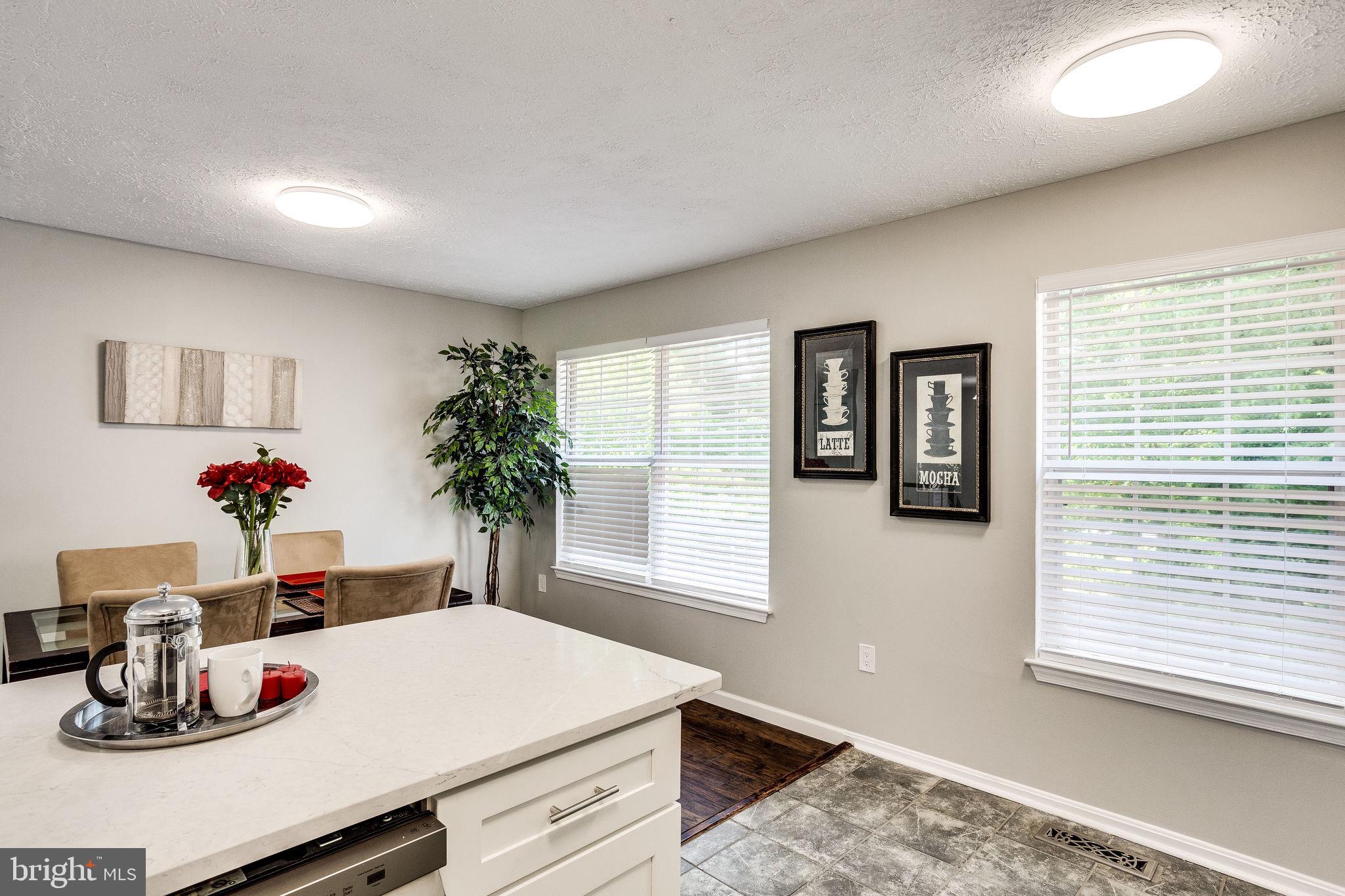 ST CHARLES HAMPSHIRE - Residential