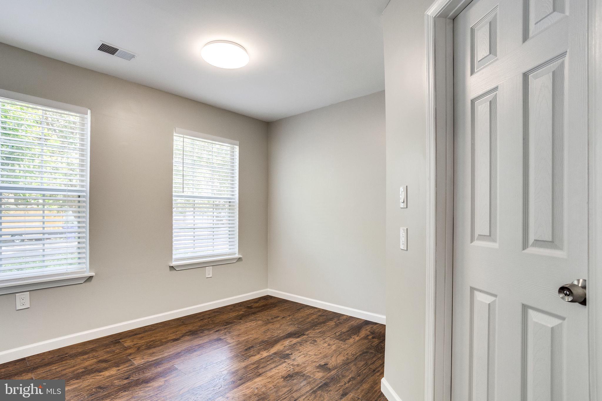 ST CHARLES HAMPSHIRE - Residential