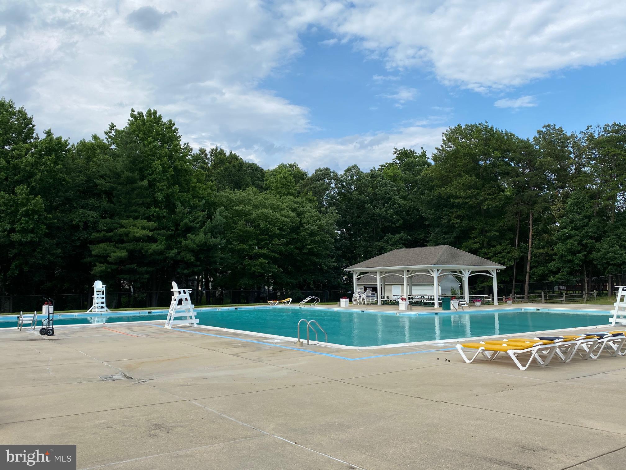 ST CHARLES HAMPSHIRE - Residential