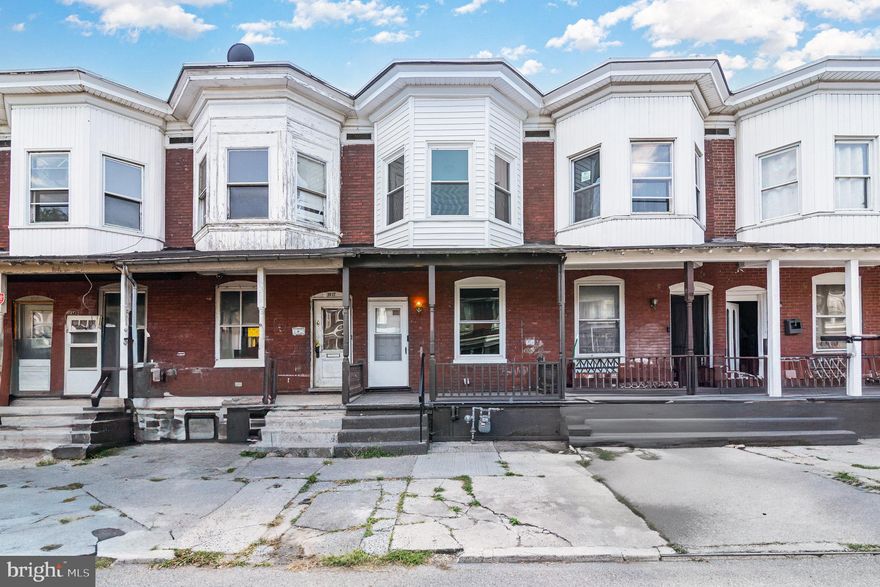 Opportunity knocks with this 3-bedroom, 1-bath home in the heart of Harrisburg. This property is in need of TLC but offers a fantastic chance to renovate and build equity. Perfect for investors or buyers looking to customize a home to their taste.  Conveniently located near downtown, schools, public transportation, and major highways. Priced to sell - schedule your showing today!