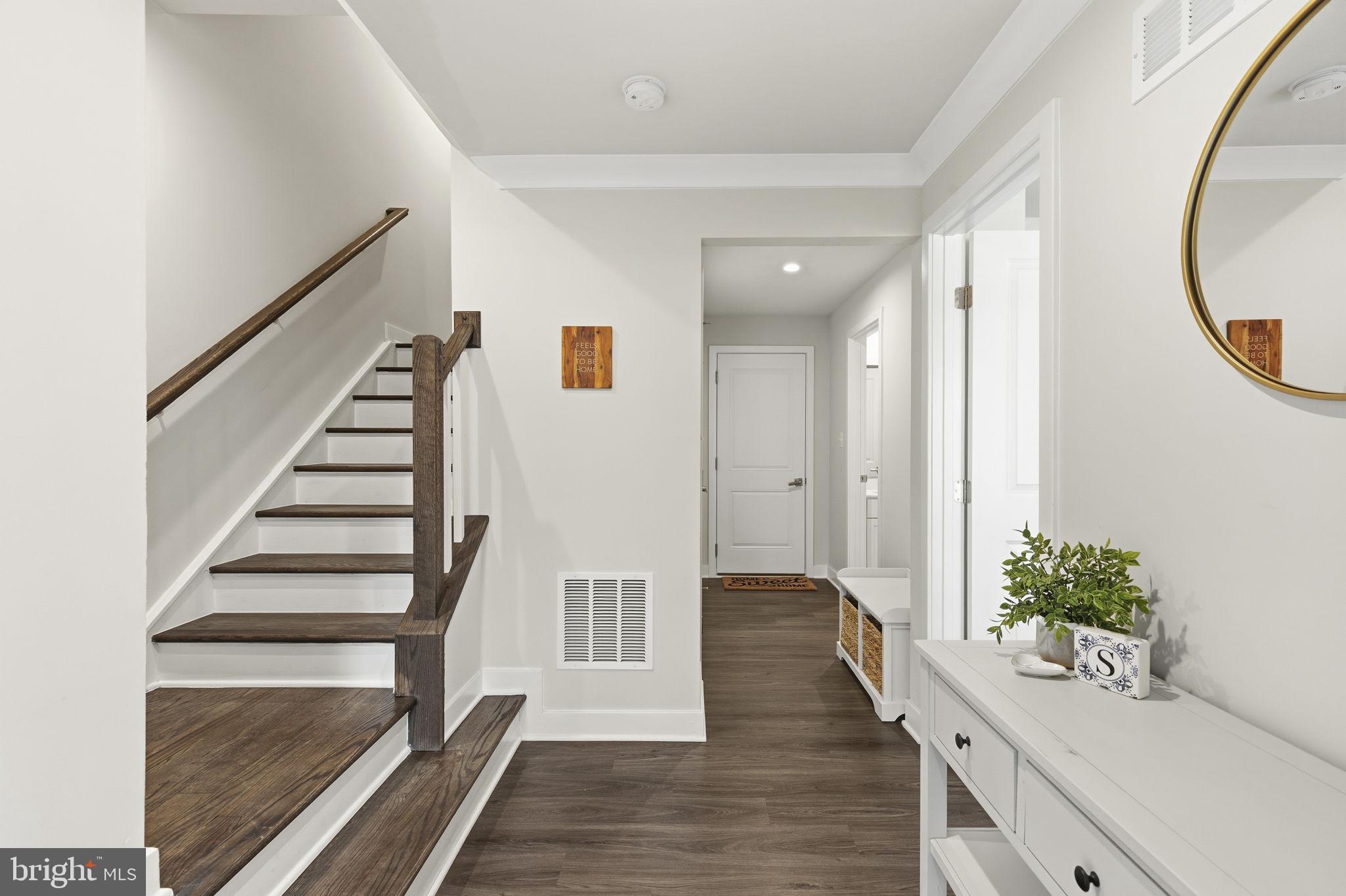 LOCUST POINT - Residential