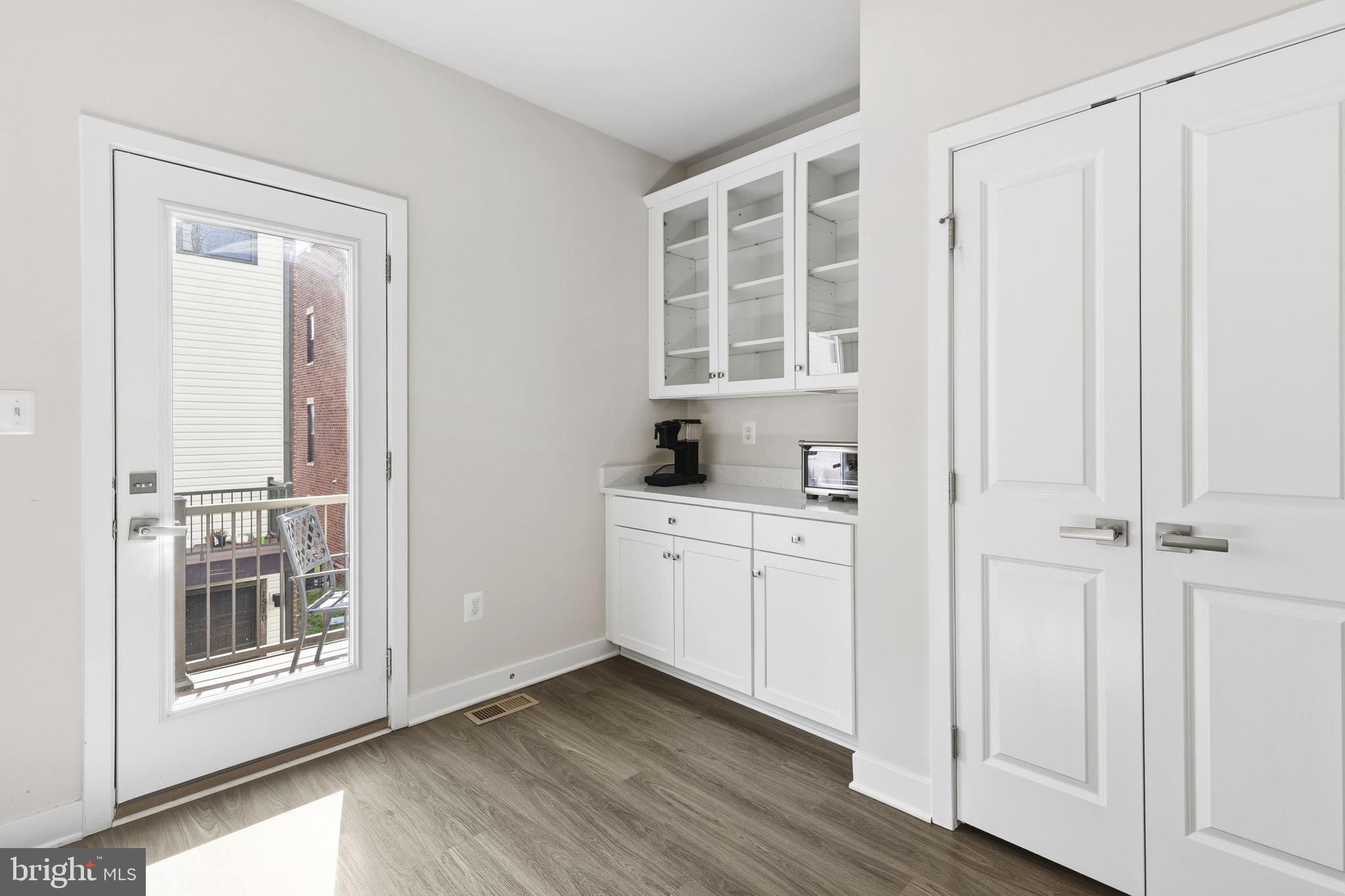 LOCUST POINT - Residential