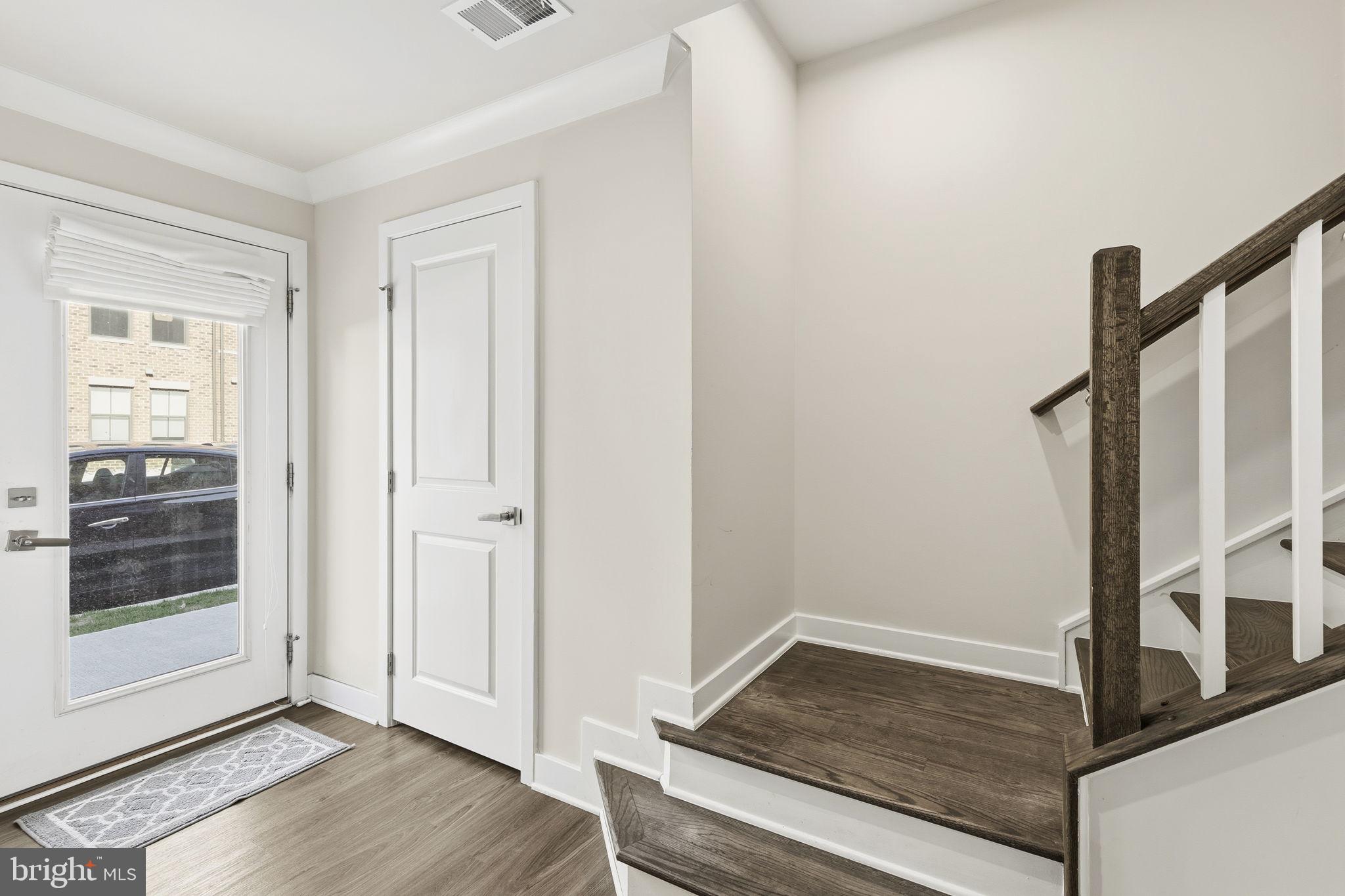 LOCUST POINT - Residential