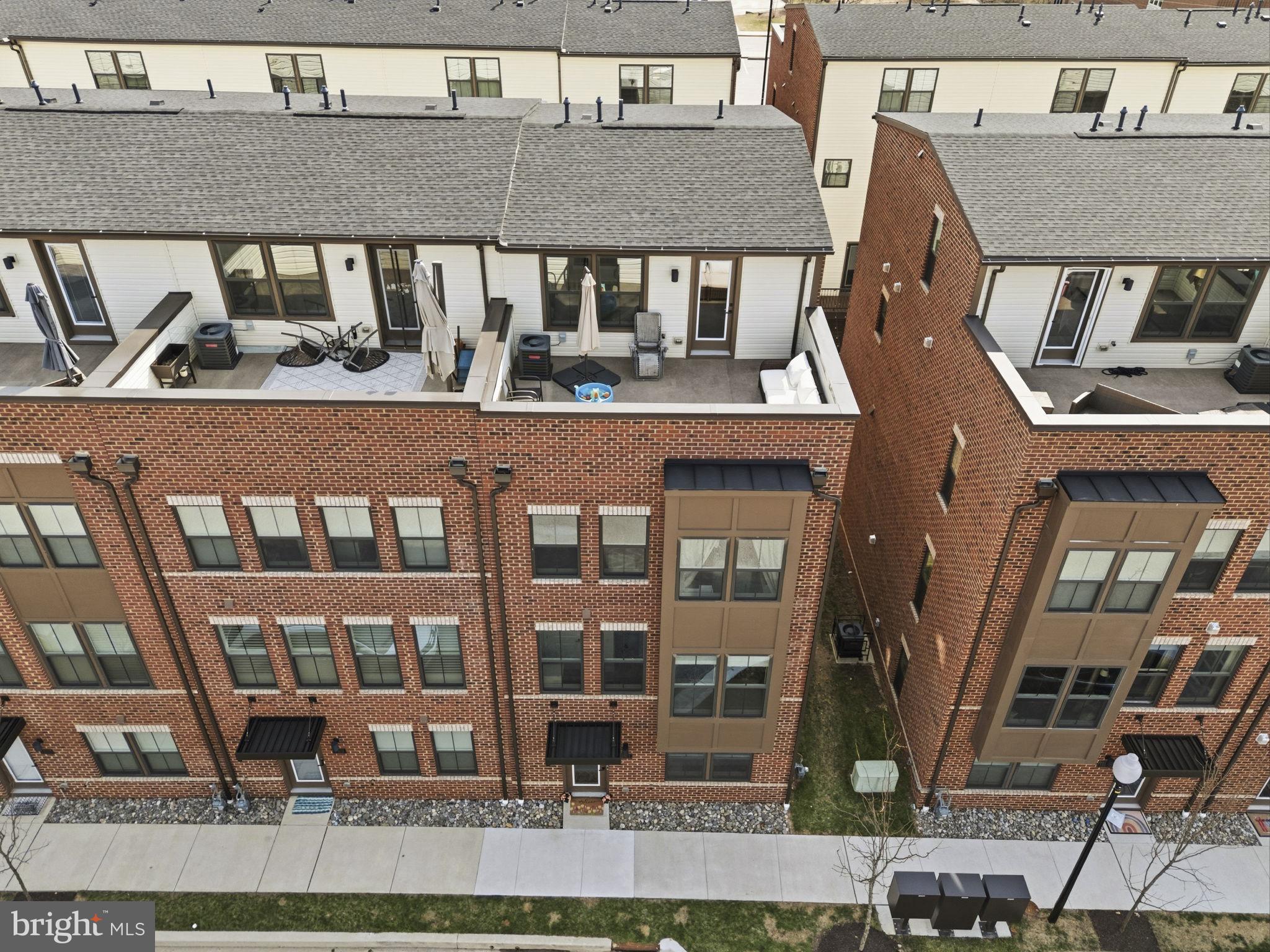 LOCUST POINT - Residential