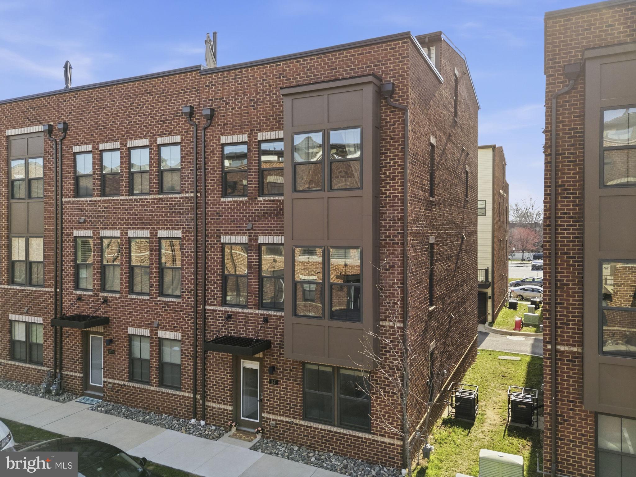 LOCUST POINT - Residential