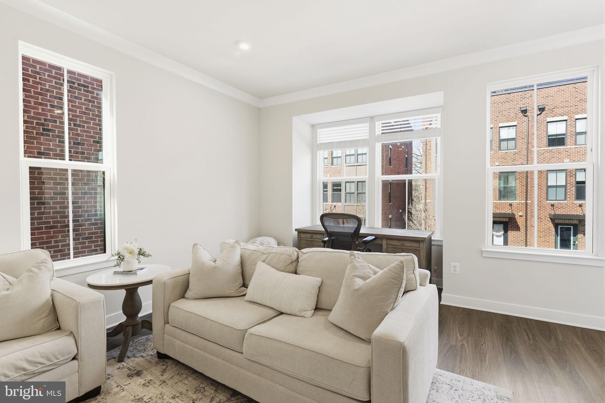 LOCUST POINT - Residential