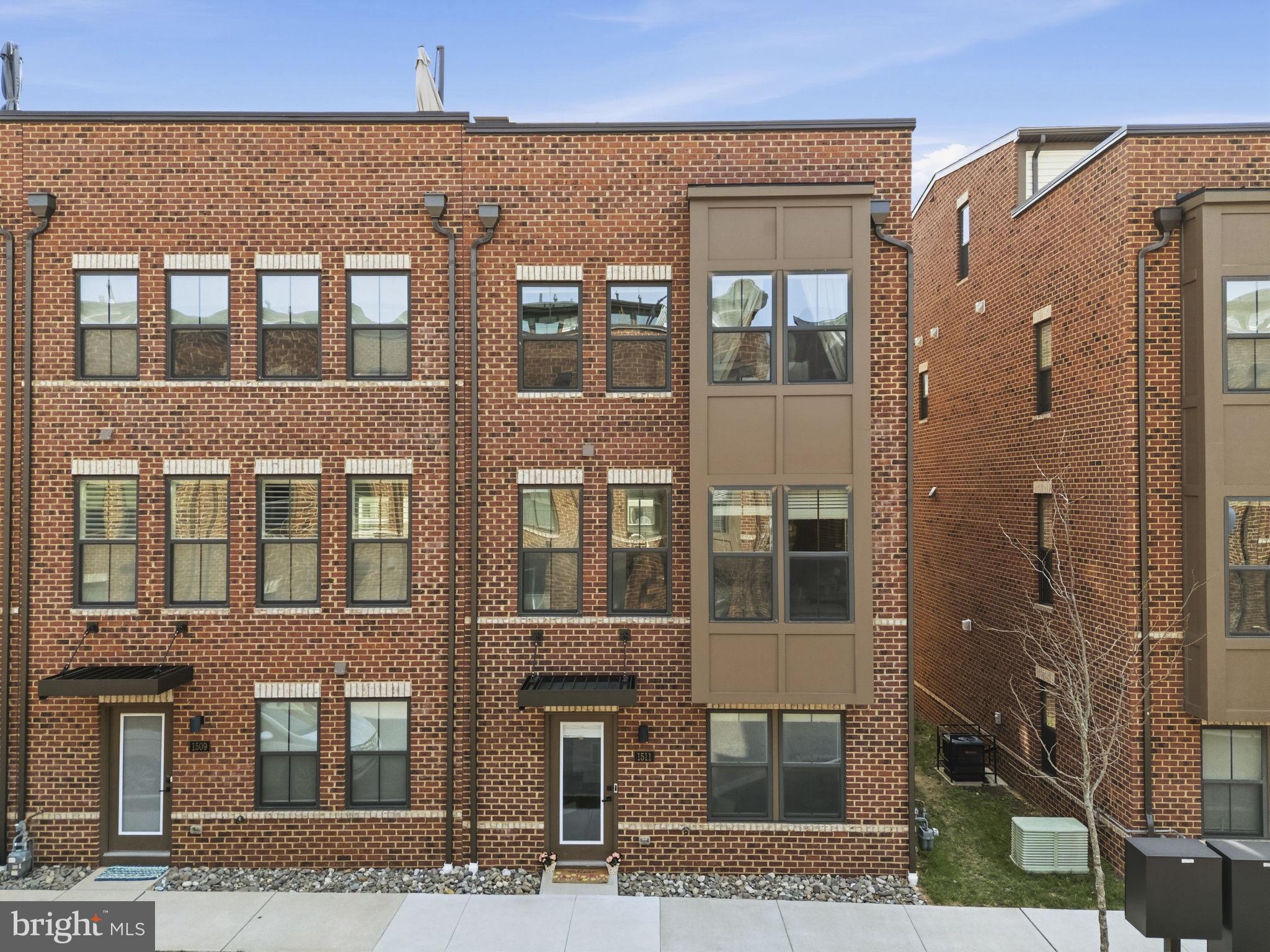 LOCUST POINT - Residential