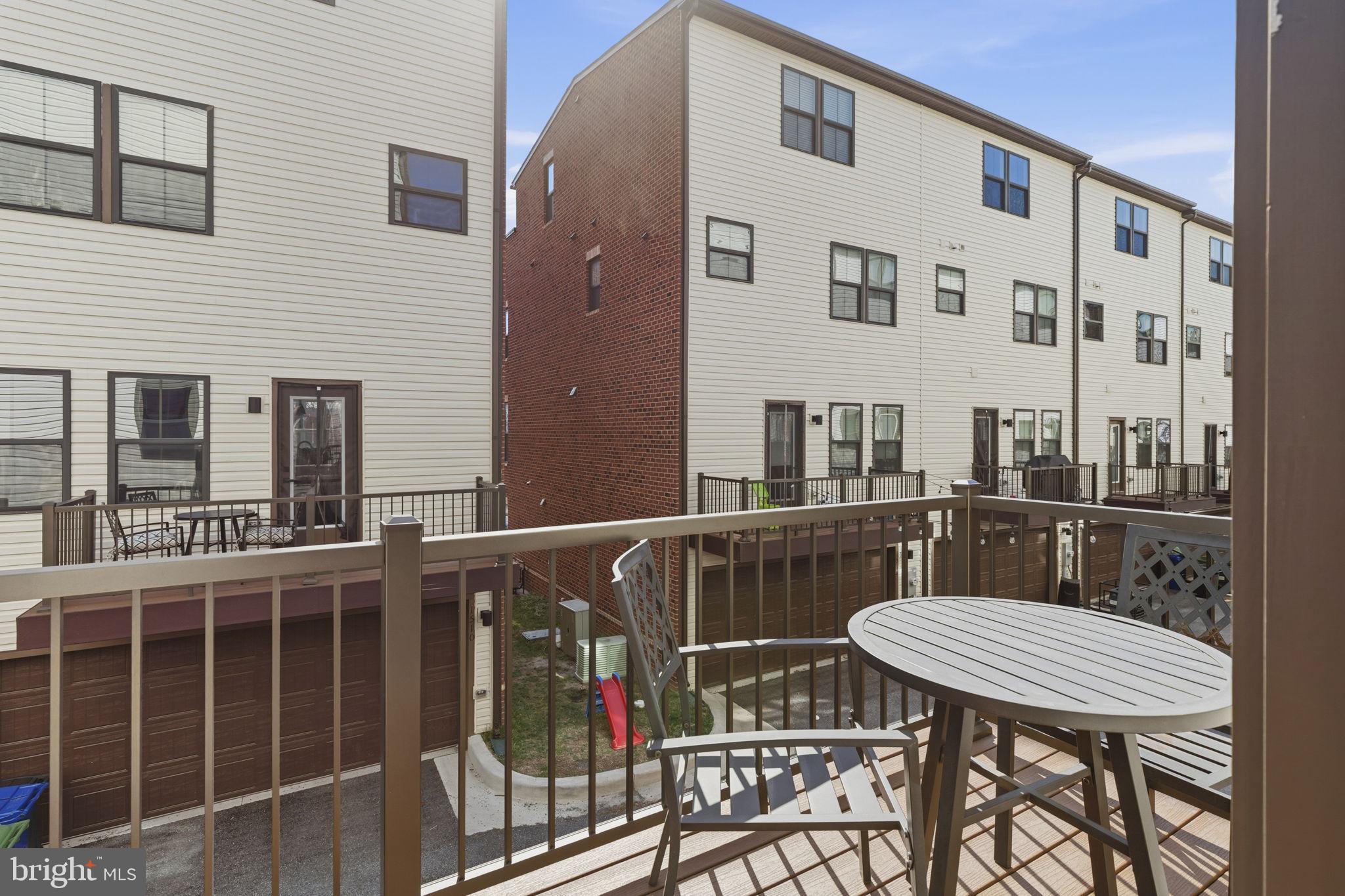 LOCUST POINT - Residential